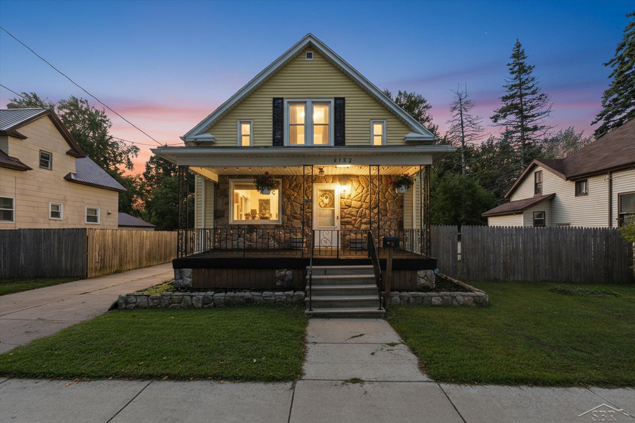 2122 2nd Street, Bay City, MI 48708 — front exterior
