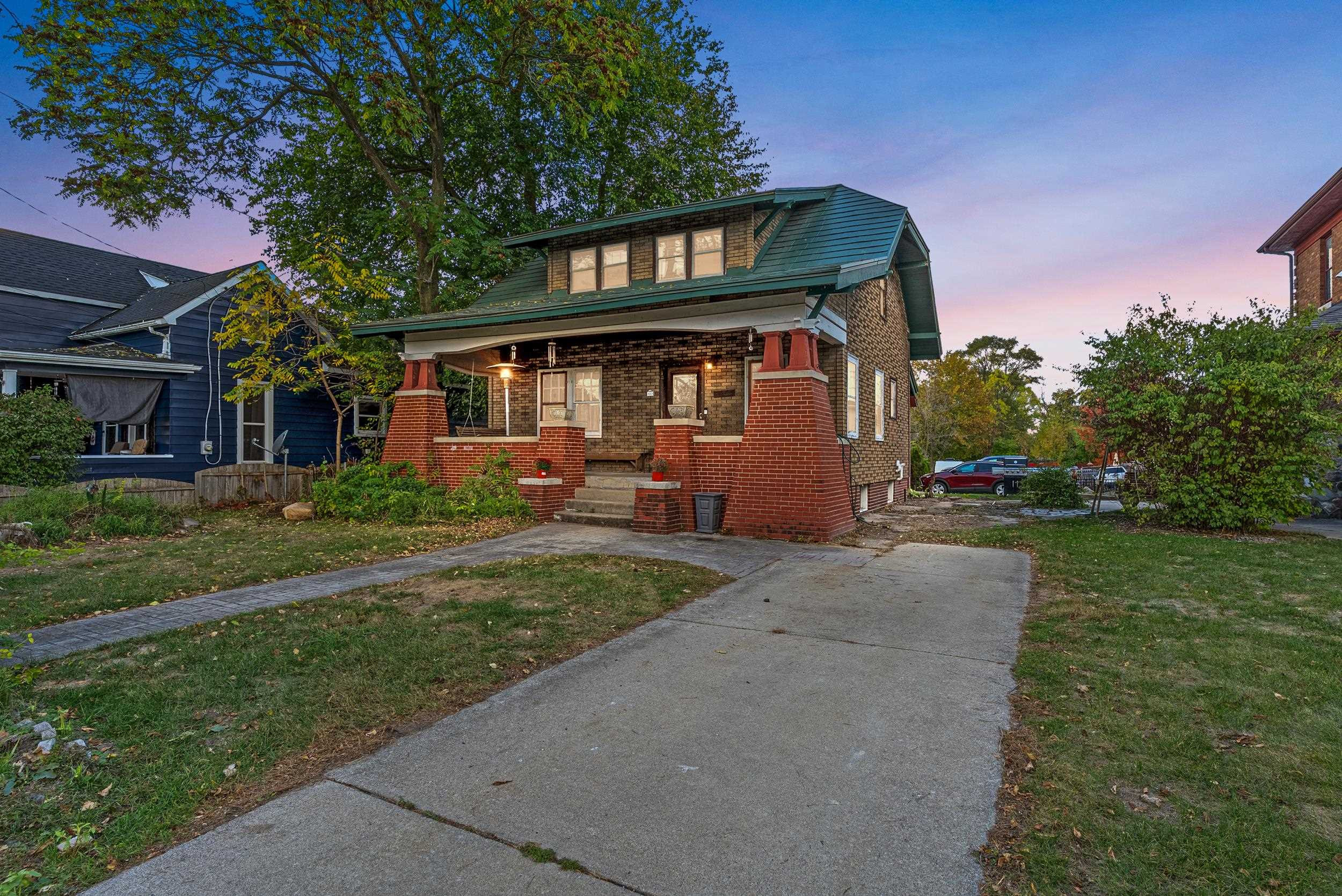 100 Oakland Street, Holly, MI 48442 — front exterior
