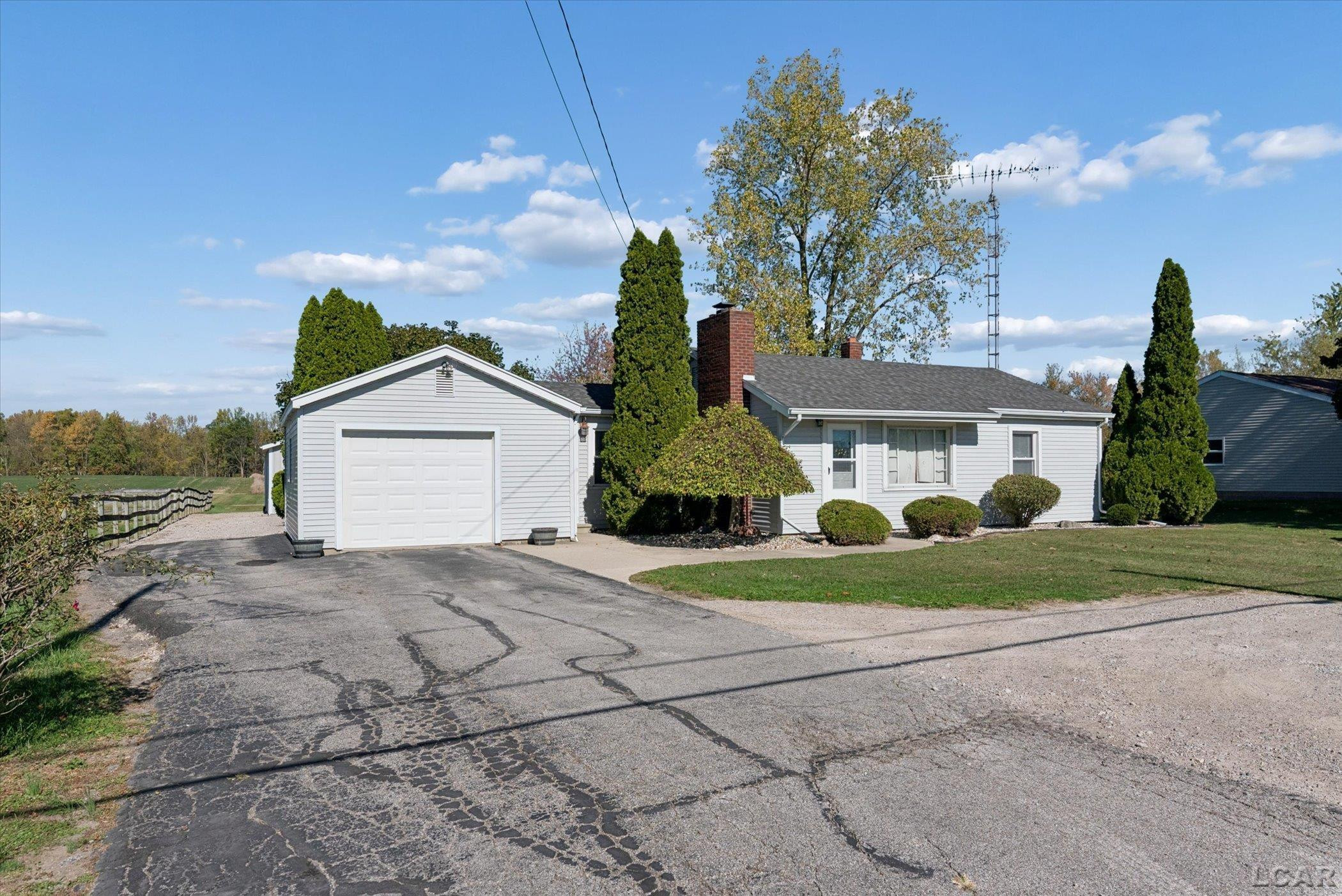 5576 W Beecher Road, Adrian, MI 49221 — Photo 2