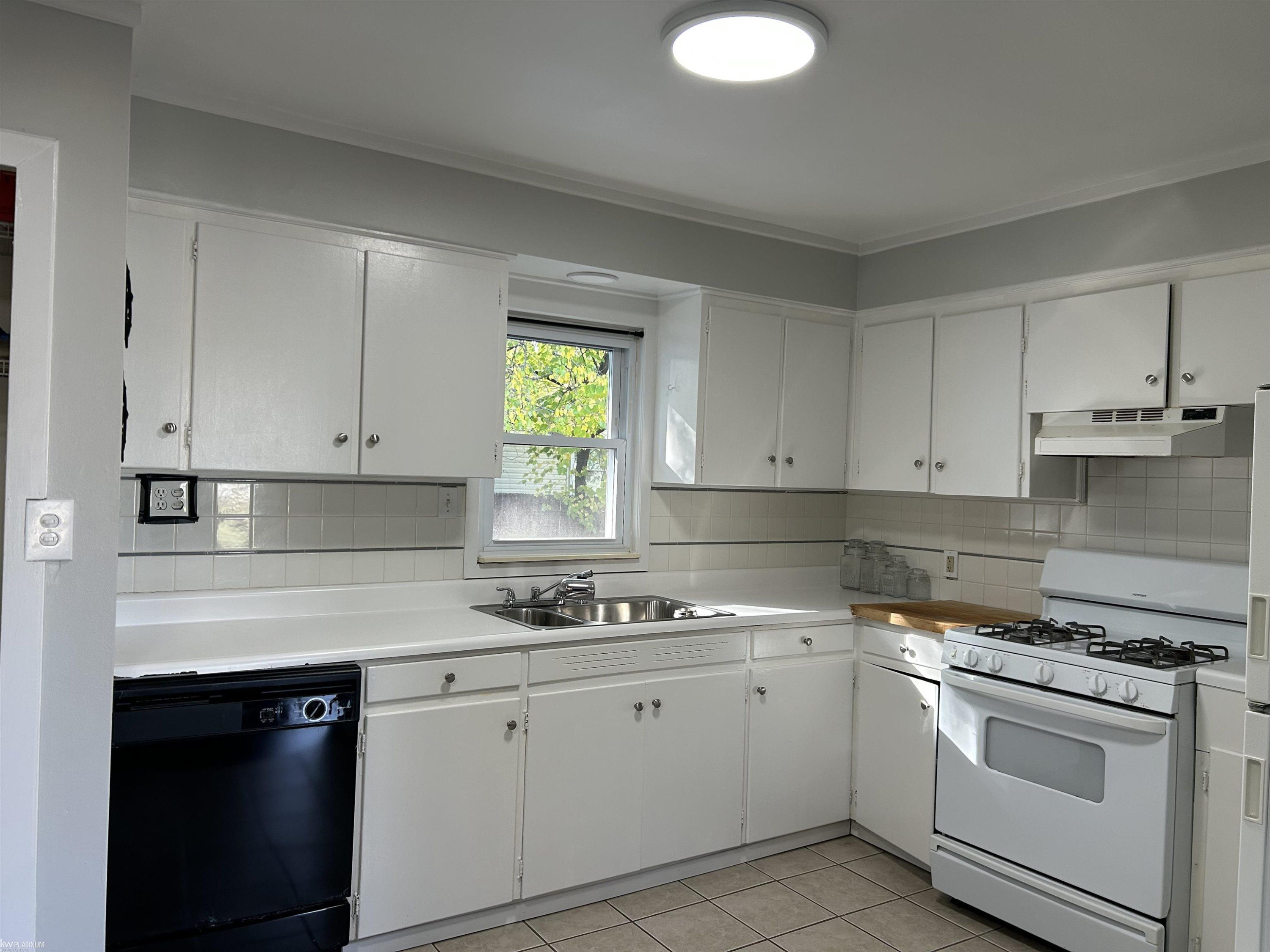 701 Hartner Drive, Holly, MI 48442 — Photo 8