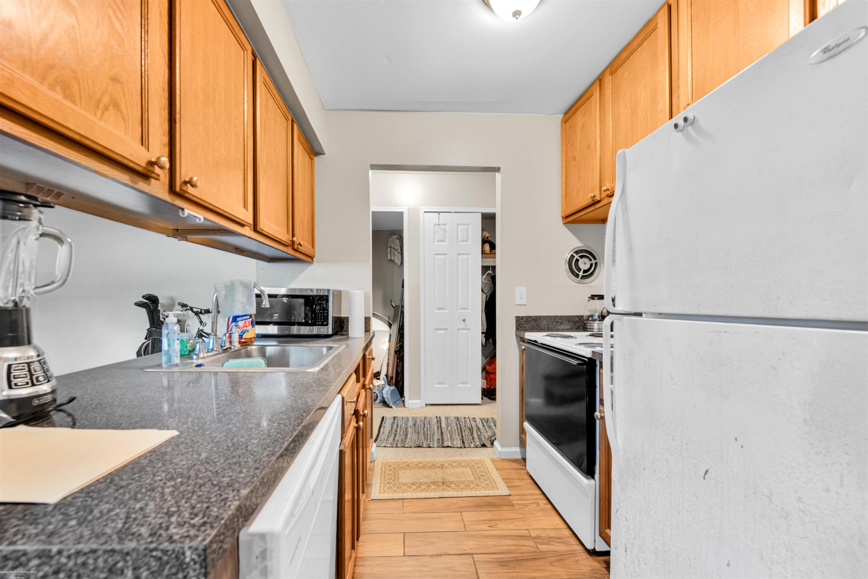 21640 Hillside #3C Drive, Clinton, MI 48035 — Photo 3
