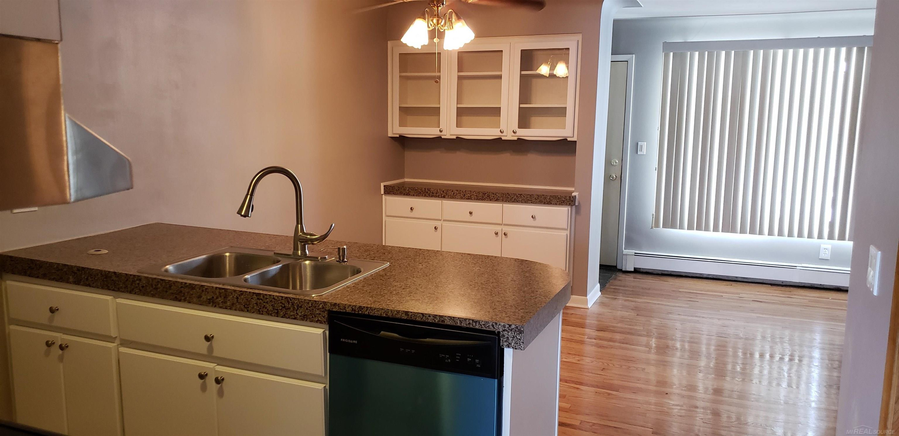 995 N Cass Lake Road, 221, Waterford, MI 48328 — Photo 4