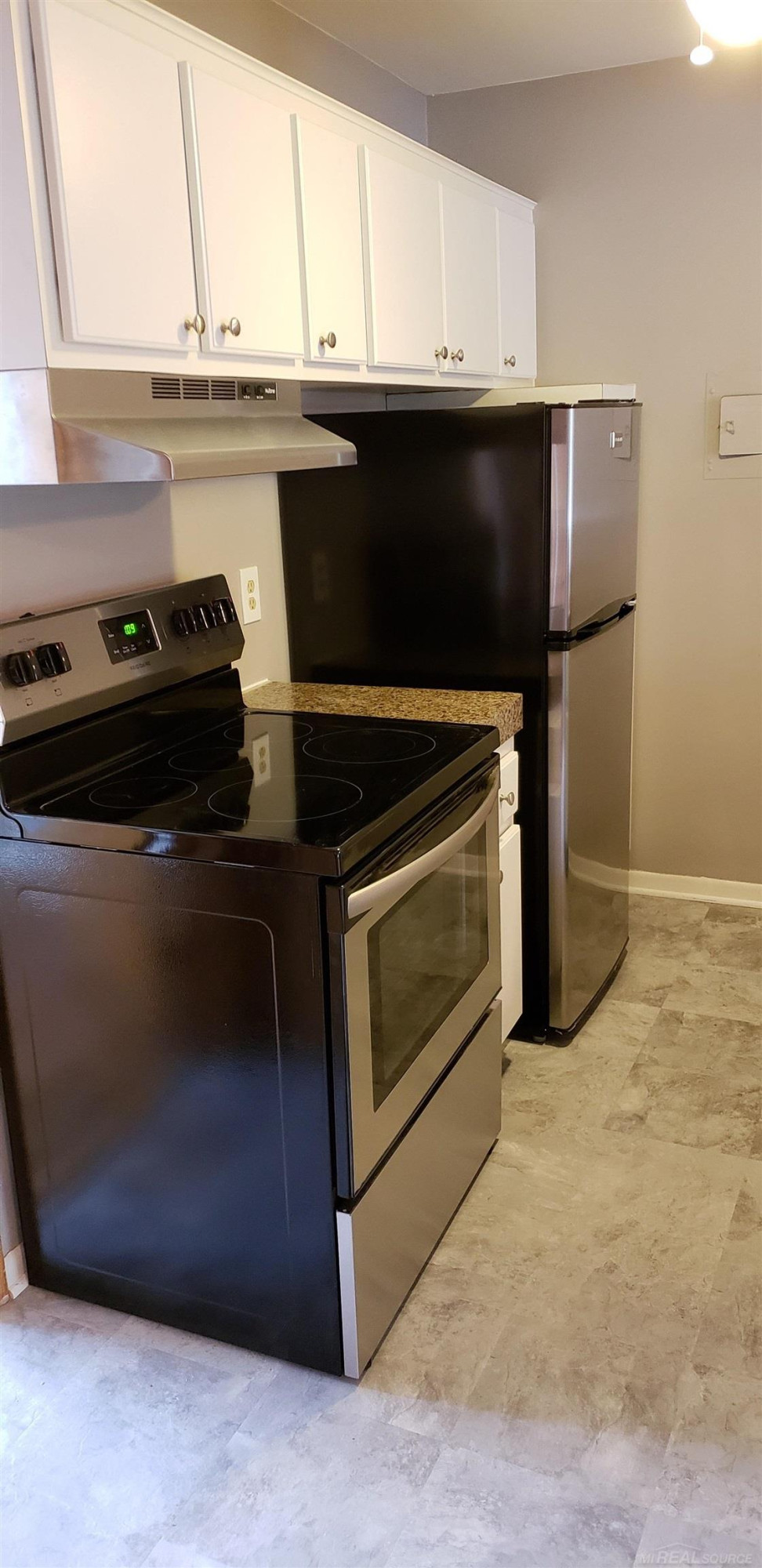 995 N Cass Lake Road, 221, Waterford, MI 48328 — Photo 7