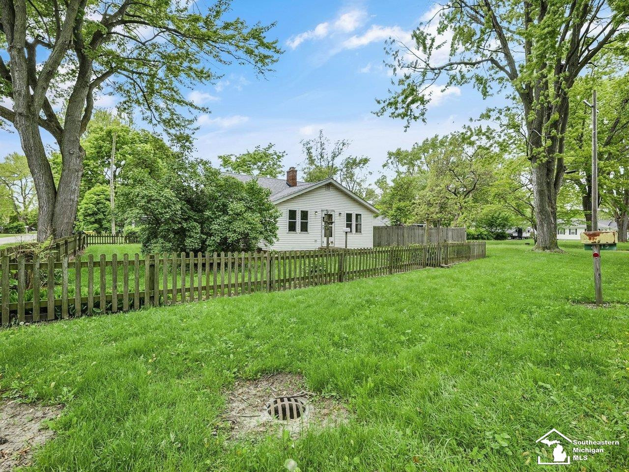 2015 Grand Boulevard, Monroe, MI 48162 — Photo 2