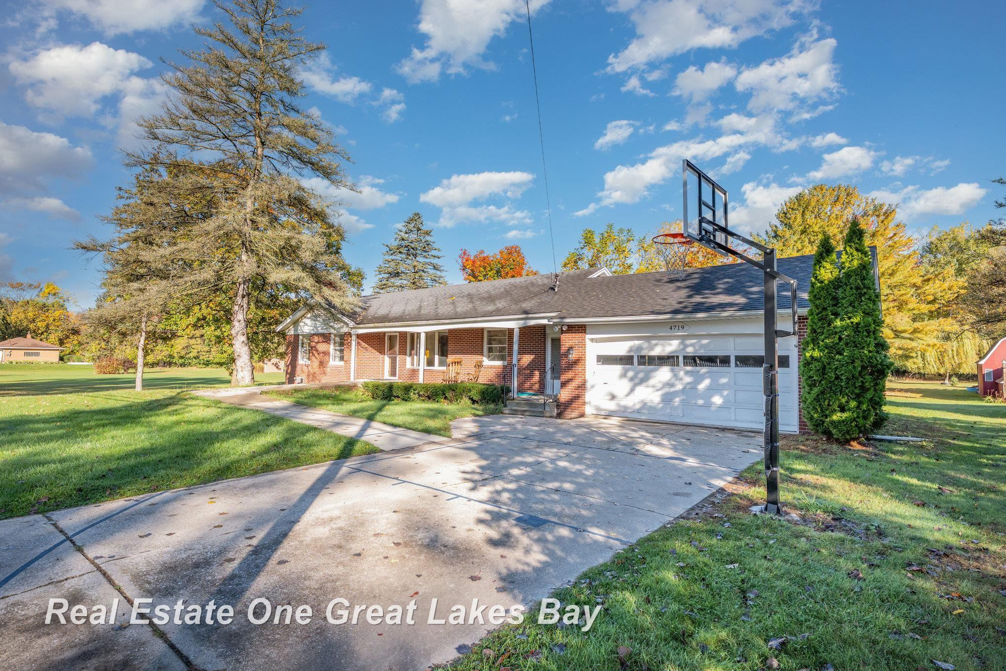 4719 Baker Road, Bridgeport, MI 48722 — Photo 2