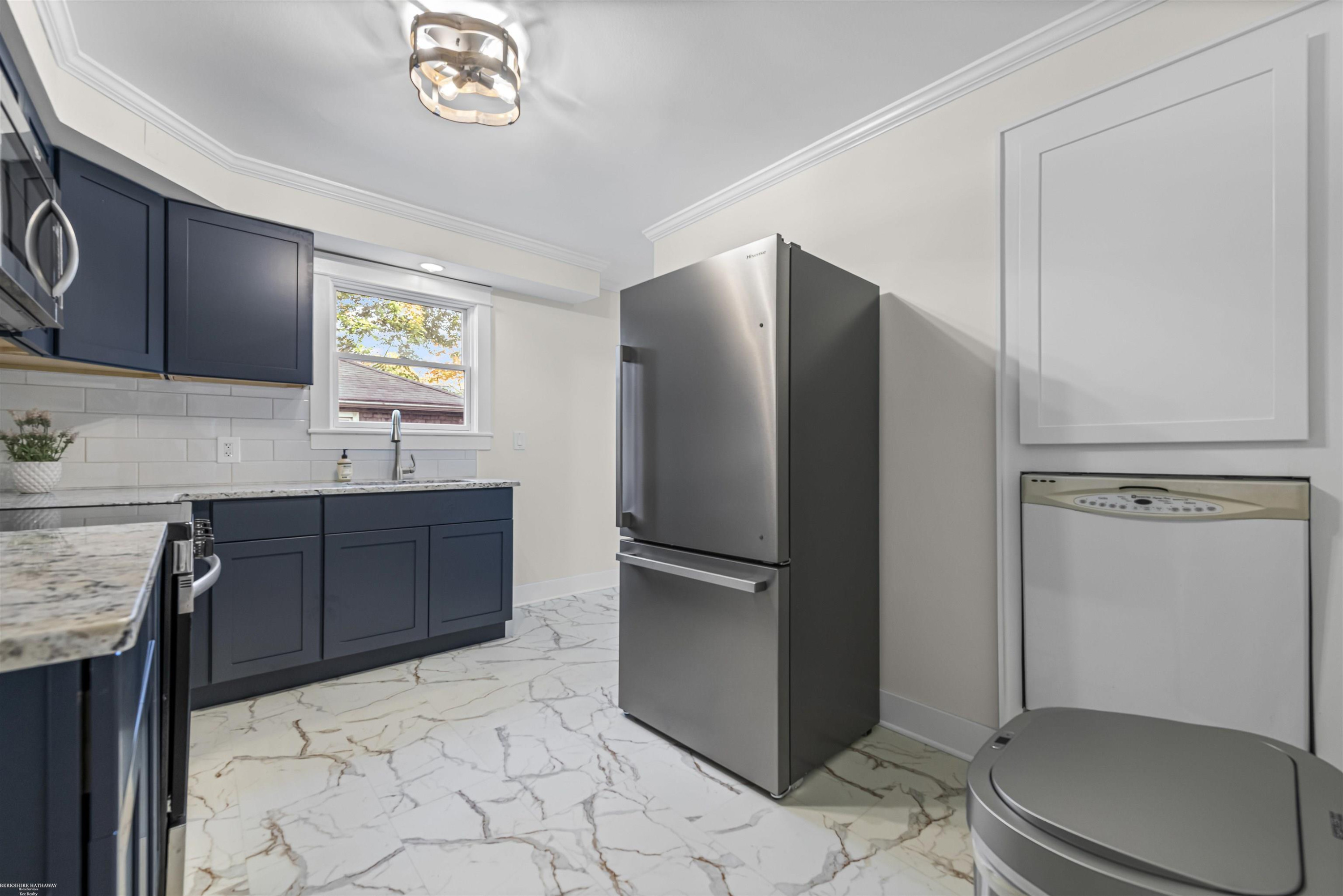 355 W Saint Clair Street, MI 48065 — Photo 7