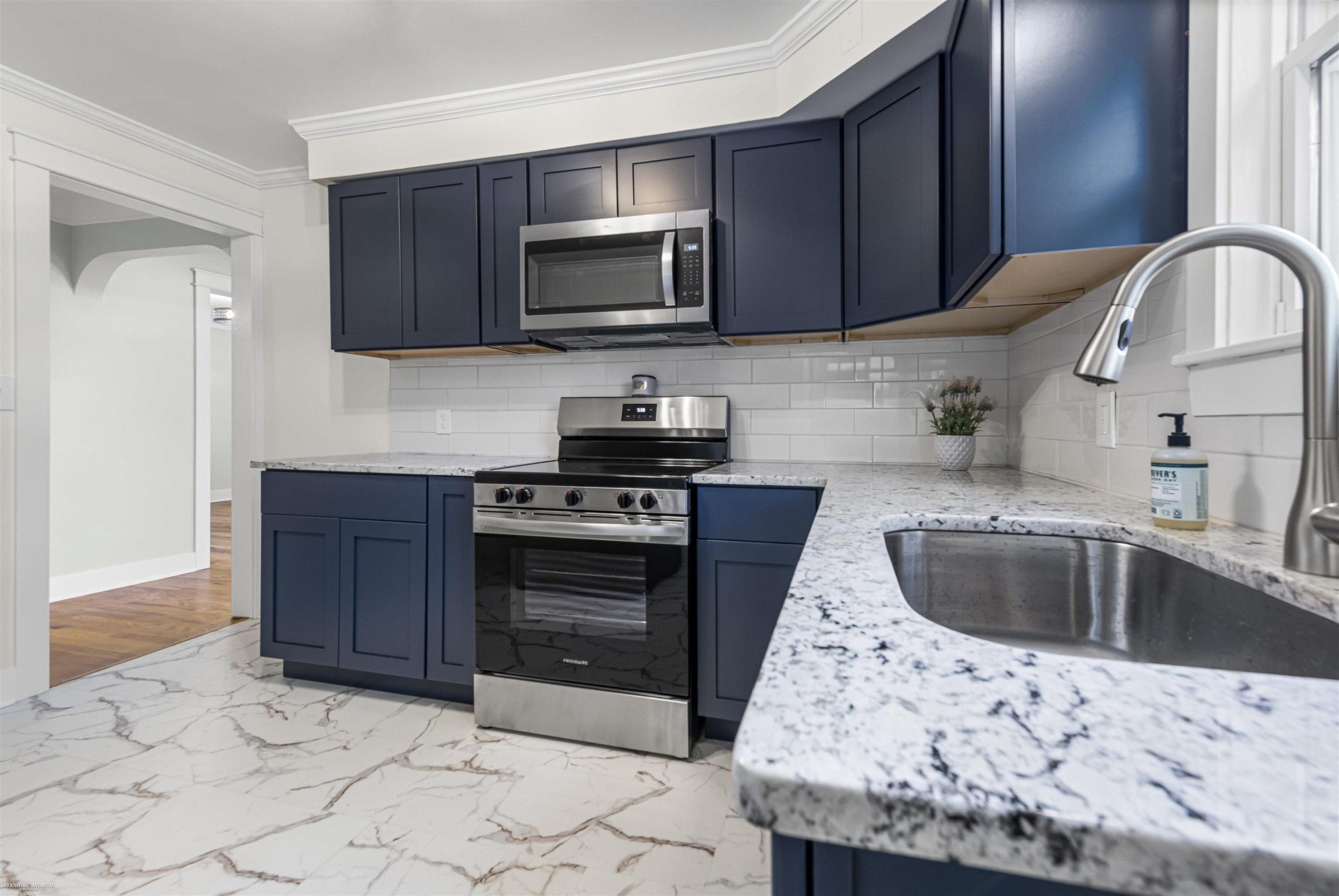355 W Saint Clair Street, MI 48065 — Photo 8