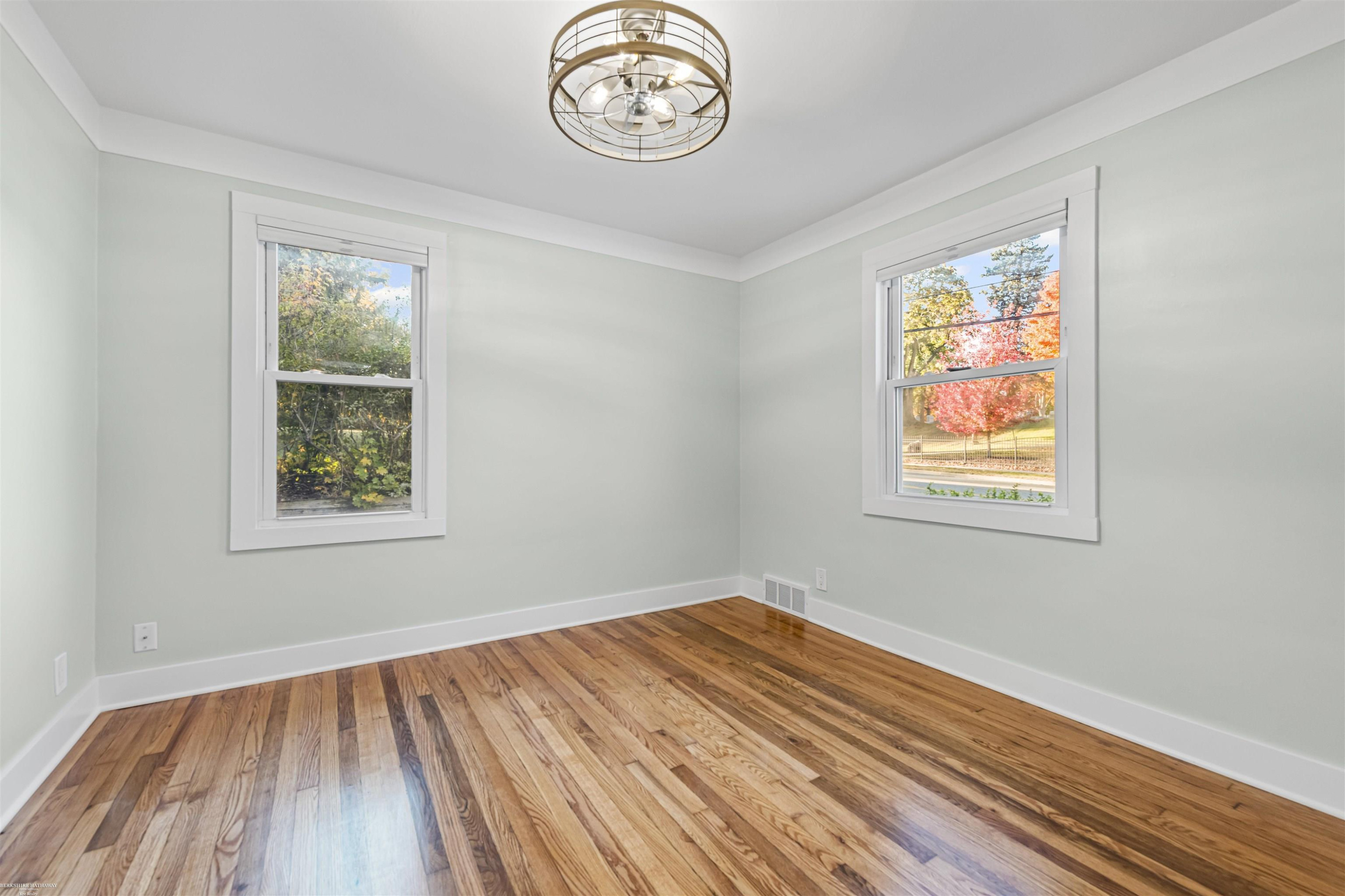 355 W Saint Clair Street, MI 48065 — Photo 9