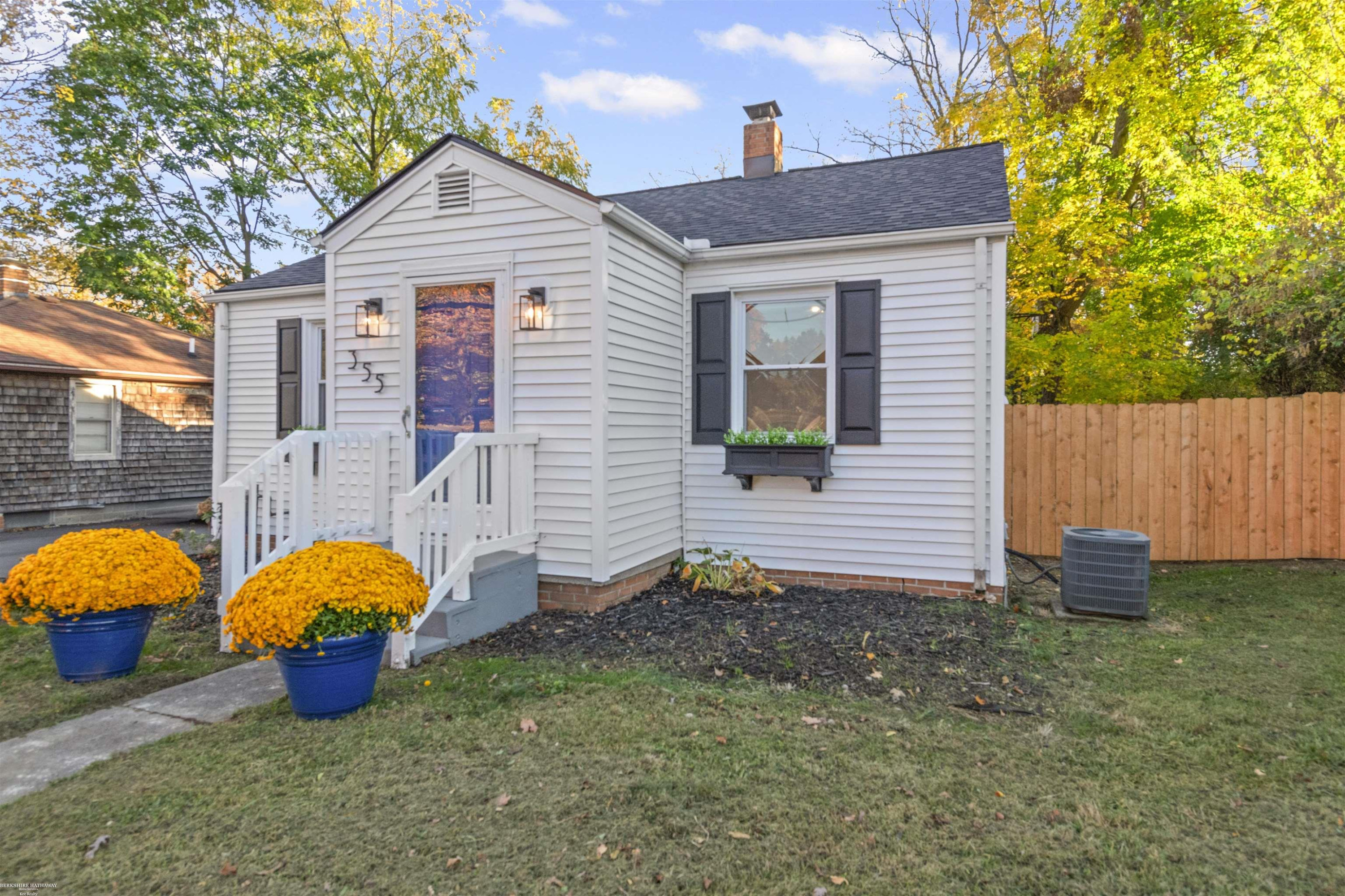 355 W Saint Clair Street, MI 48065 — Photo 18