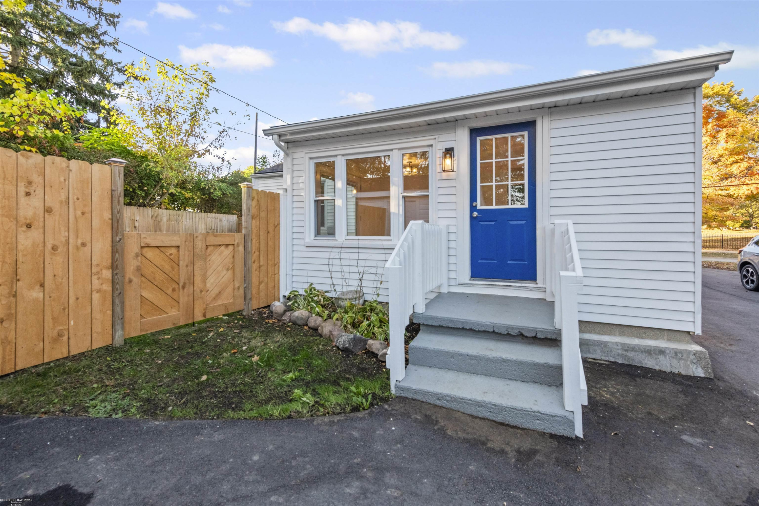 355 W Saint Clair Street, MI 48065 — Photo 20