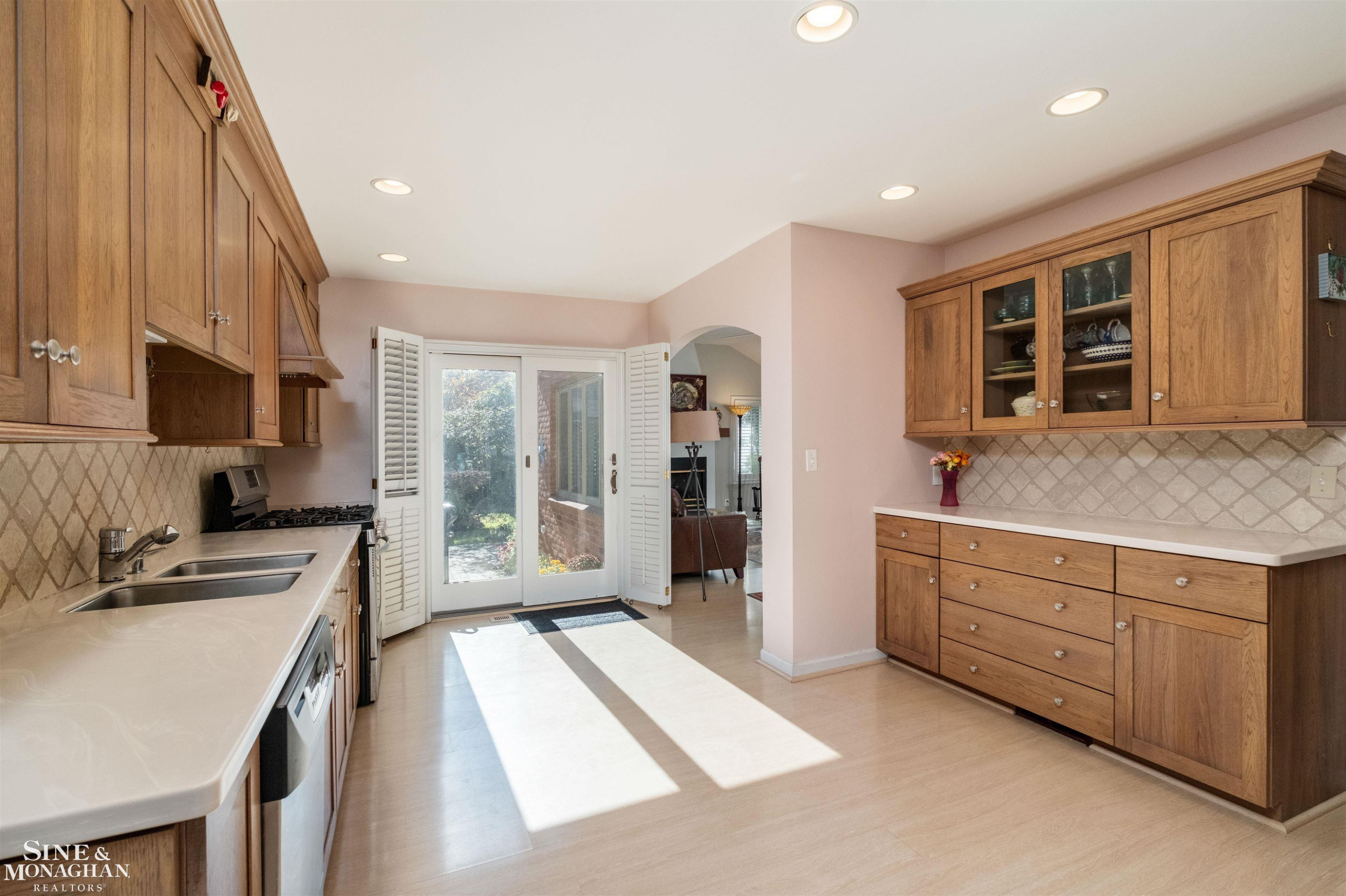 317 Mount Vernon Avenue, Grosse Pointe Farms, MI 48236 — Photo 8