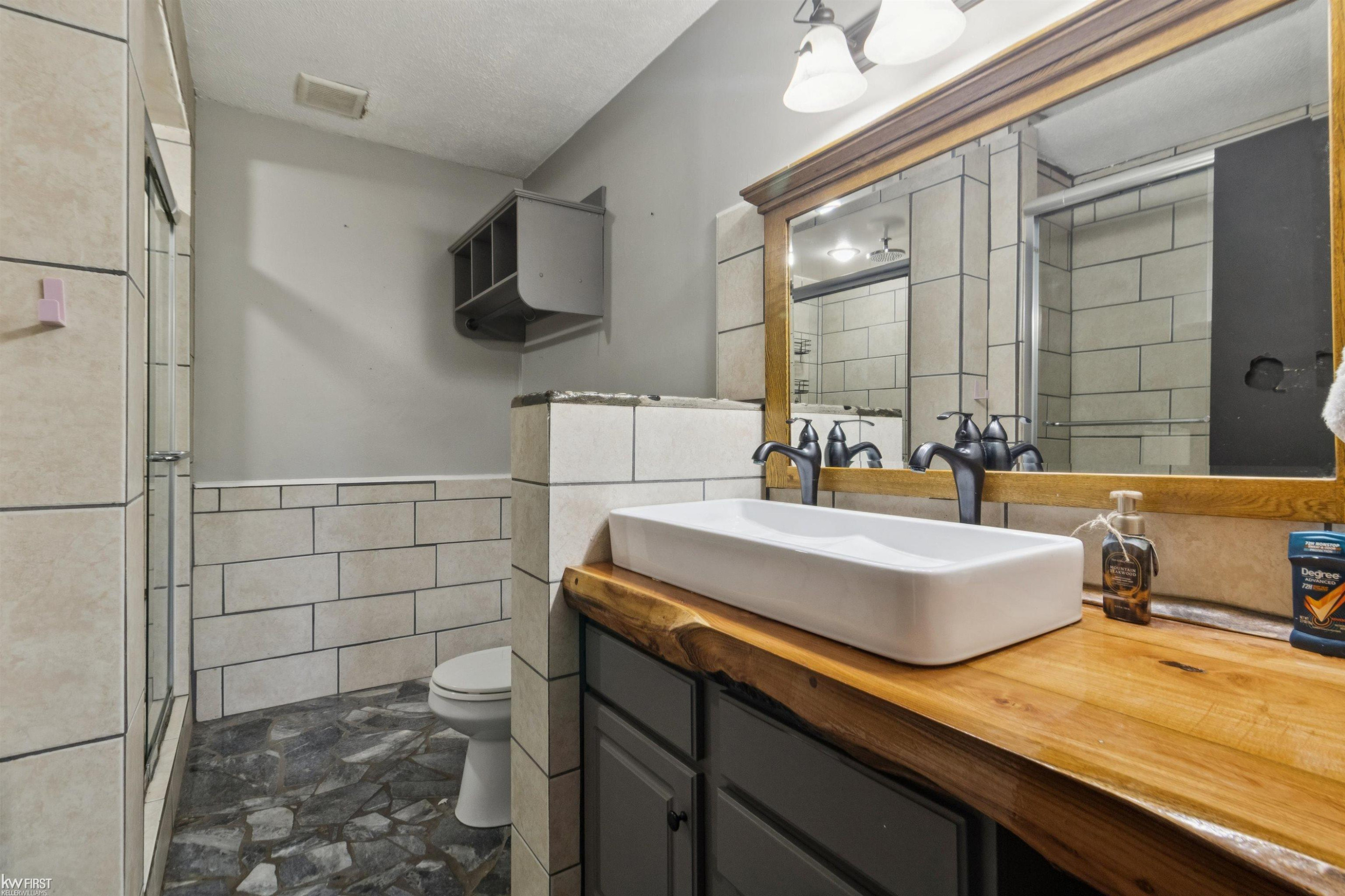 9274 Marinus Drive, Fenton, MI 48430 — Photo 14