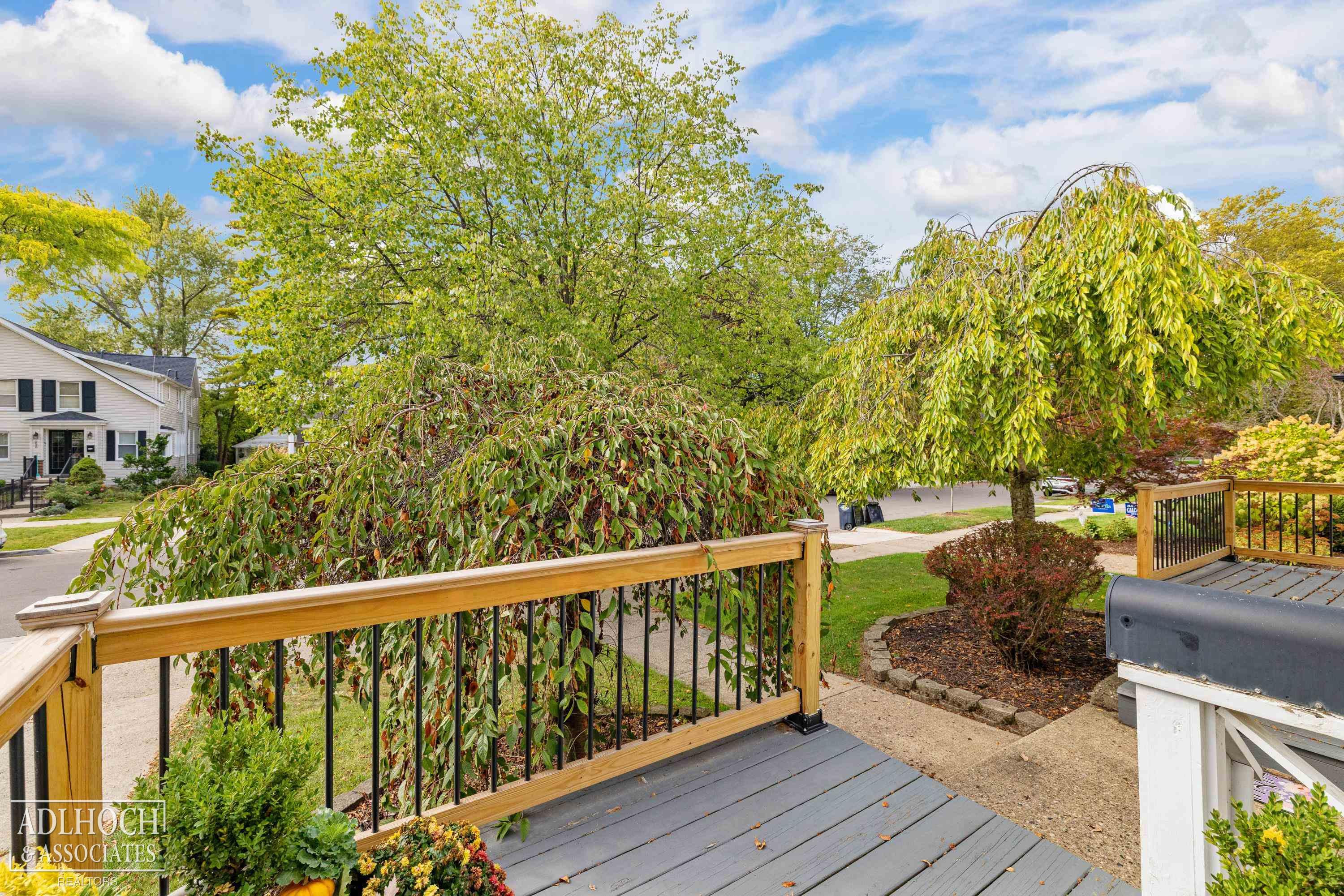 296-298 Rivard Boulevard, Grosse Pointe, MI 48230 — Photo 2