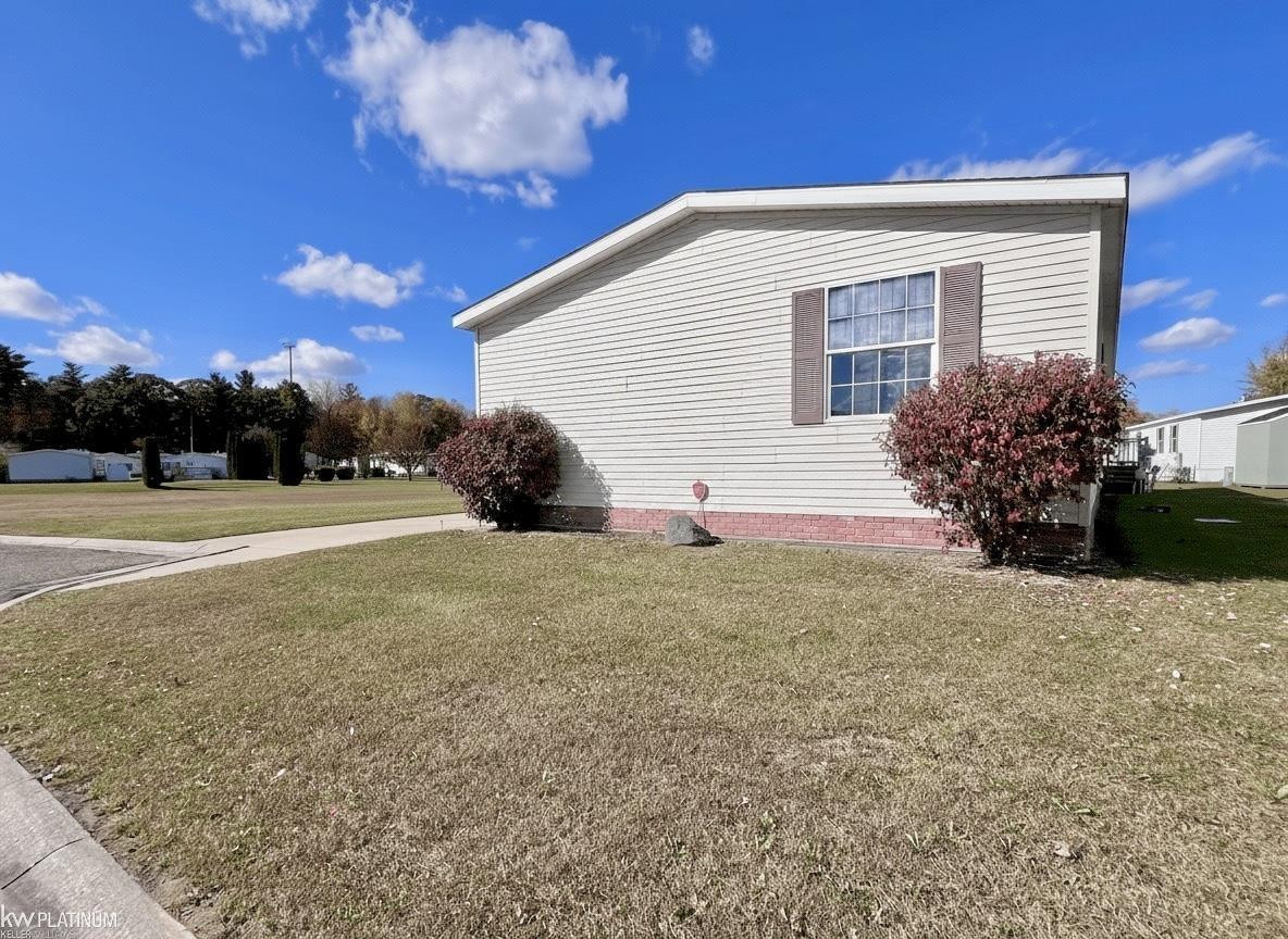 1612 Peachtree Court, MI — Photo 2