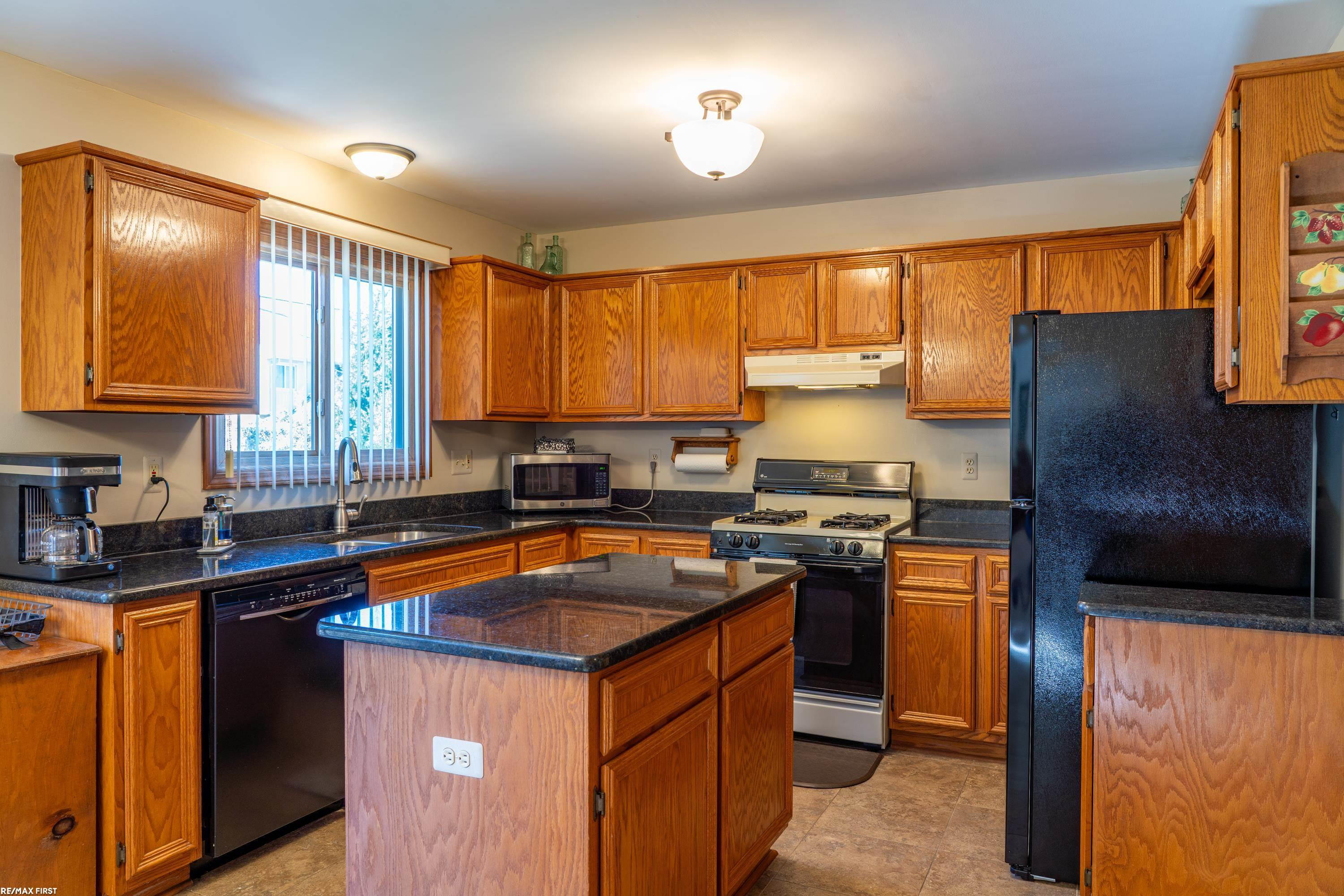 46835 Ridgepointe Drive, Macomb, MI 48042 — Photo 16