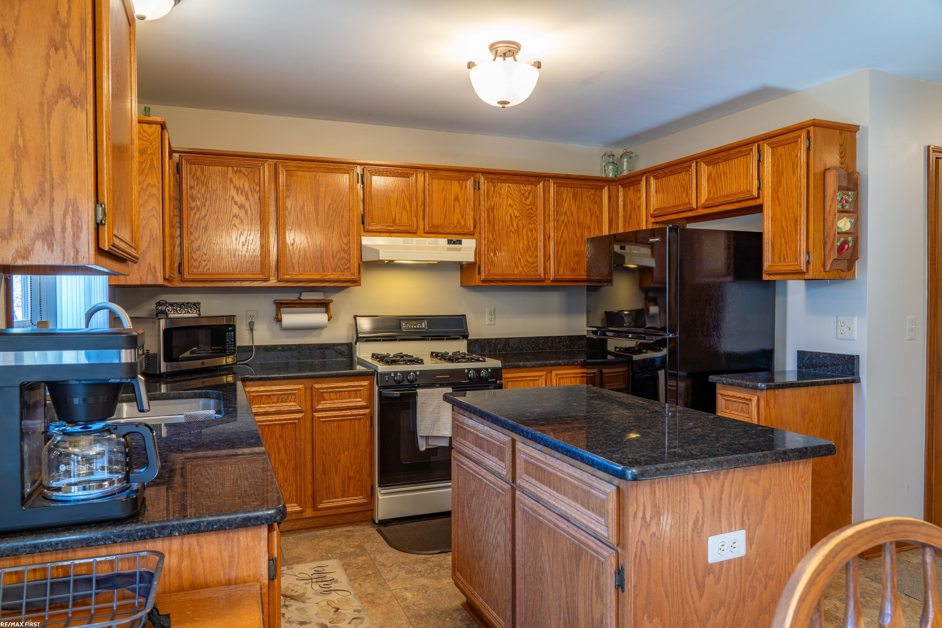46835 Ridgepointe Drive, Macomb, MI 48042 — Photo 17