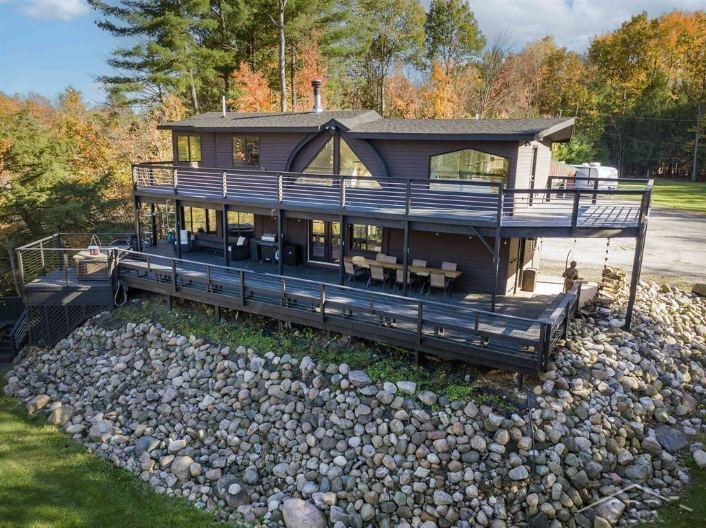 801 E Edenville Lake Drive, Hope, MI 48628 — front exterior