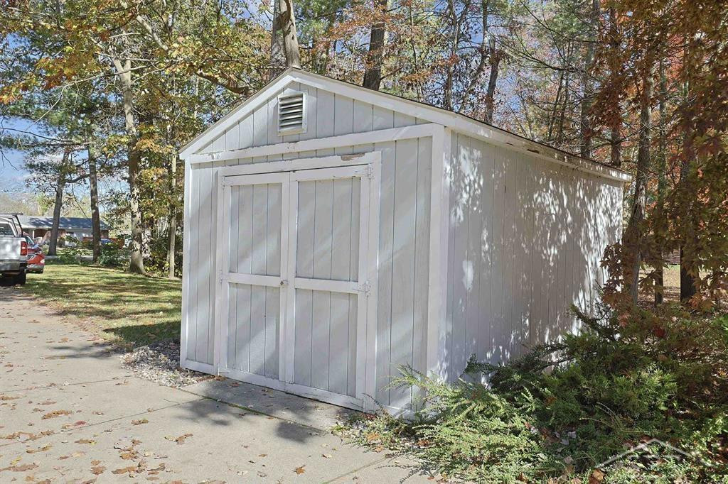 1139 W Walnut Street, Saint Charles, MI 48655 — Photo 33