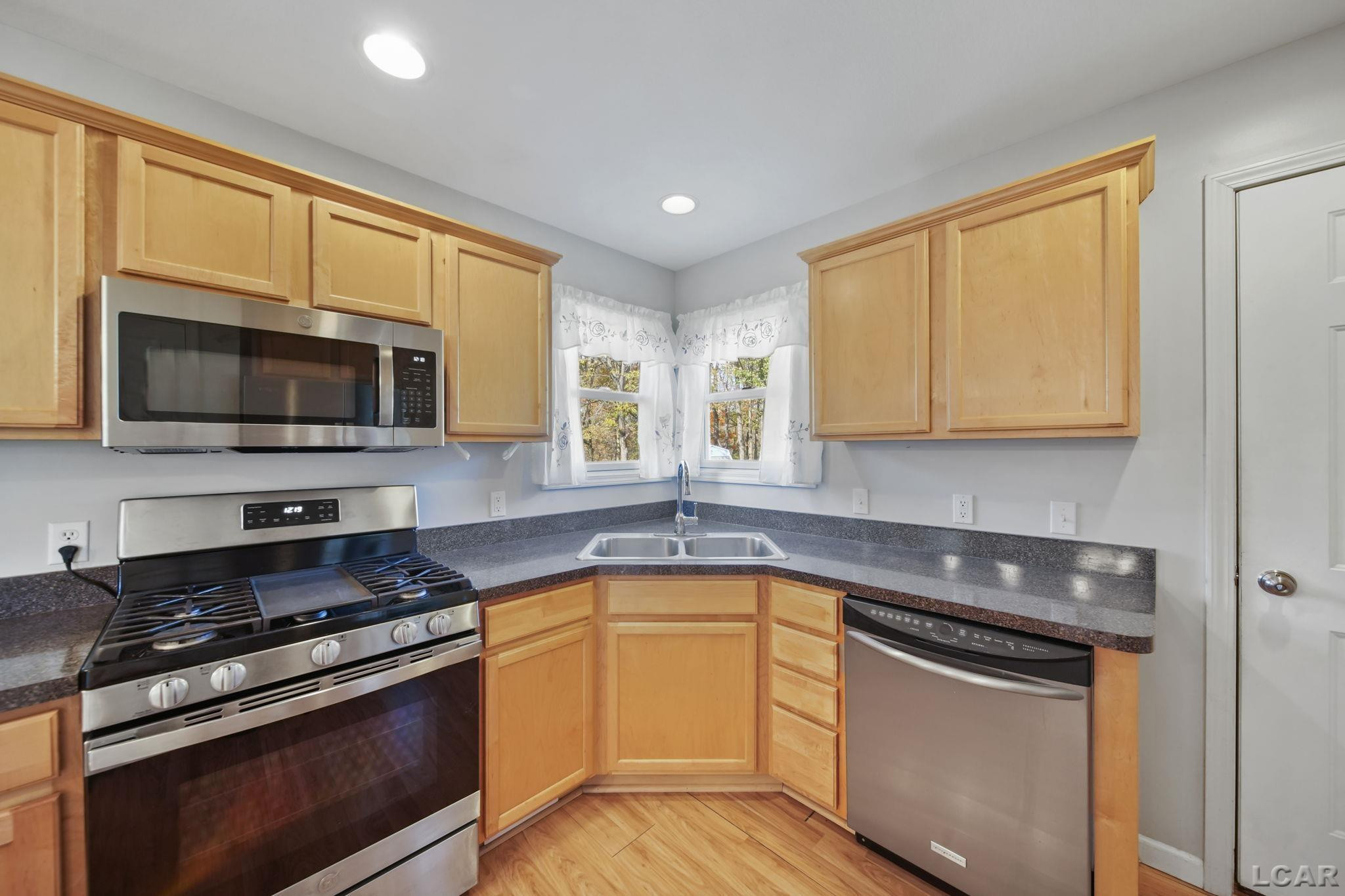 3057 Beaver Creek Drive, Adrian, MI 49221 — Photo 11