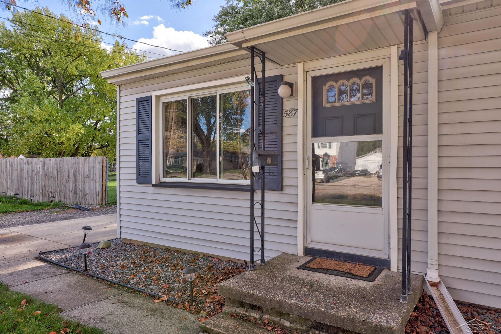 587 Meadowlawn Street, Saginaw, MI 48604 — Photo 6