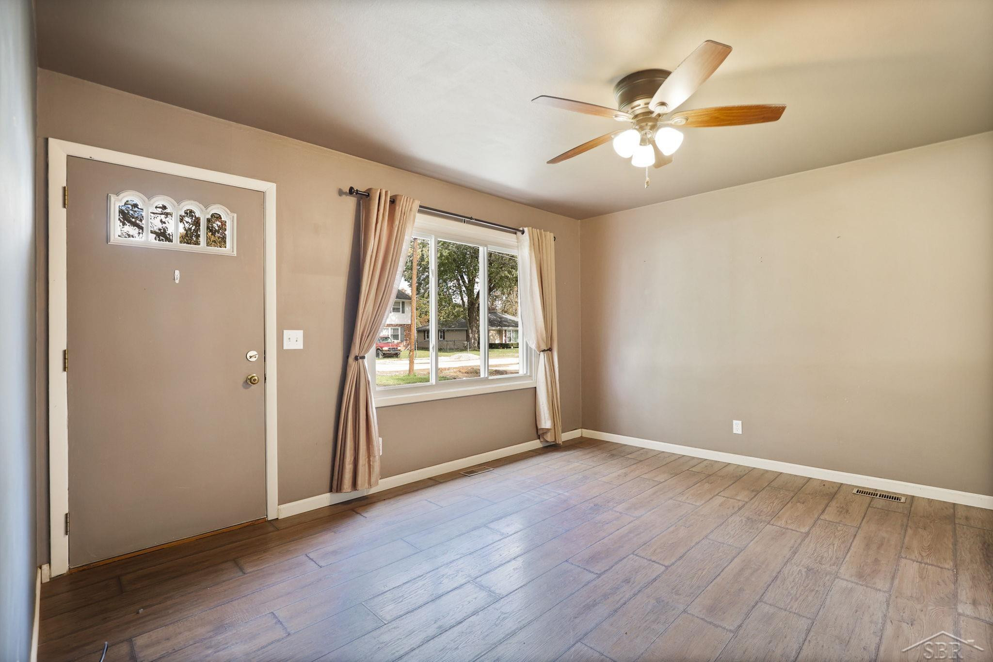 587 Meadowlawn Street, Saginaw, MI 48604 — Photo 13