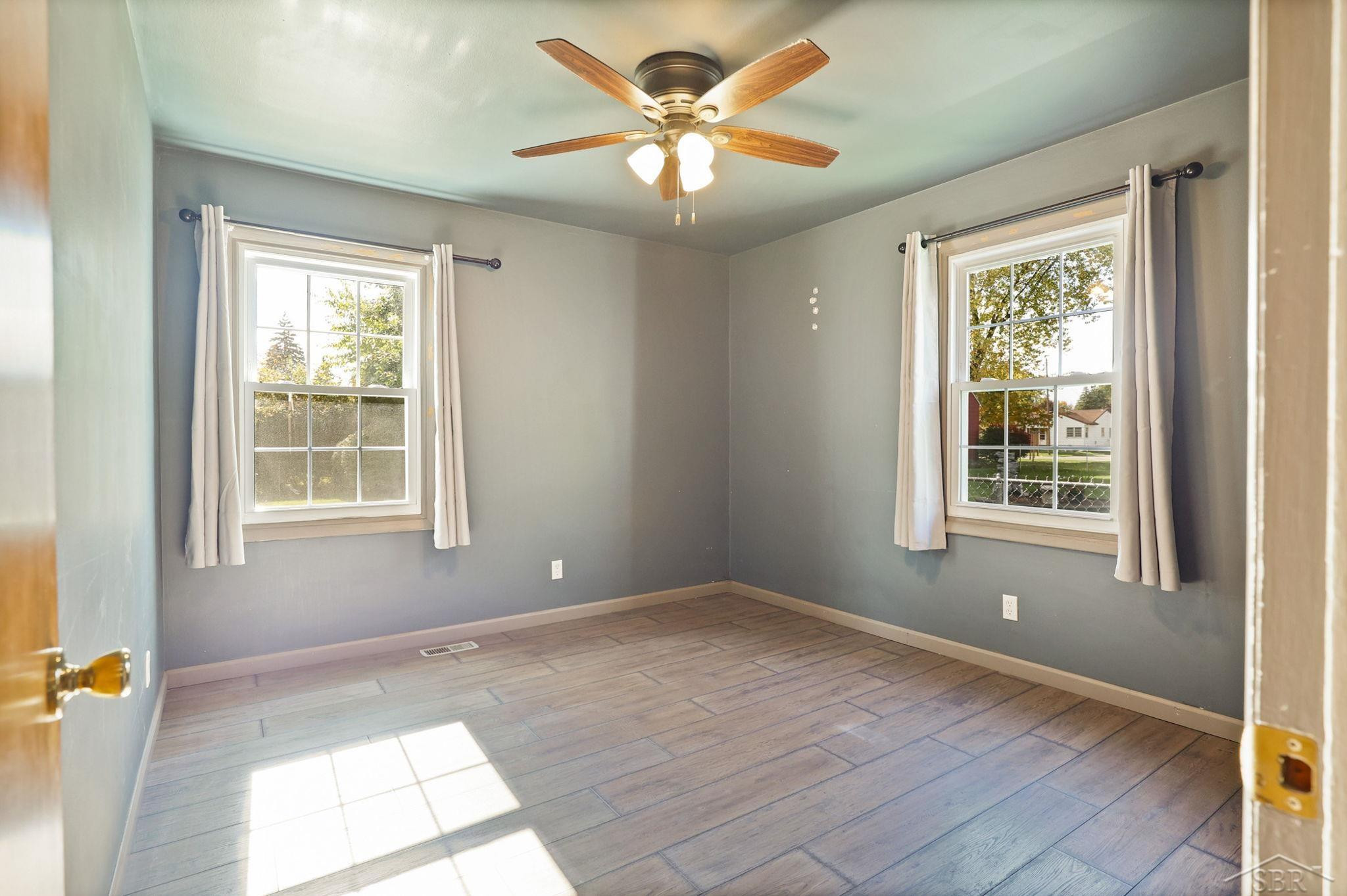 587 Meadowlawn Street, Saginaw, MI 48604 — Photo 17