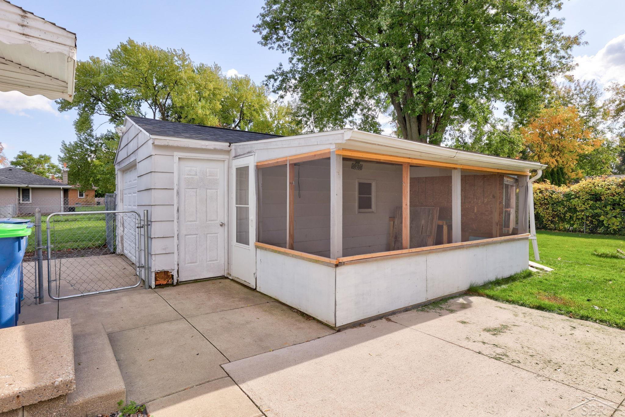 587 Meadowlawn Street, Saginaw, MI 48604 — Photo 25
