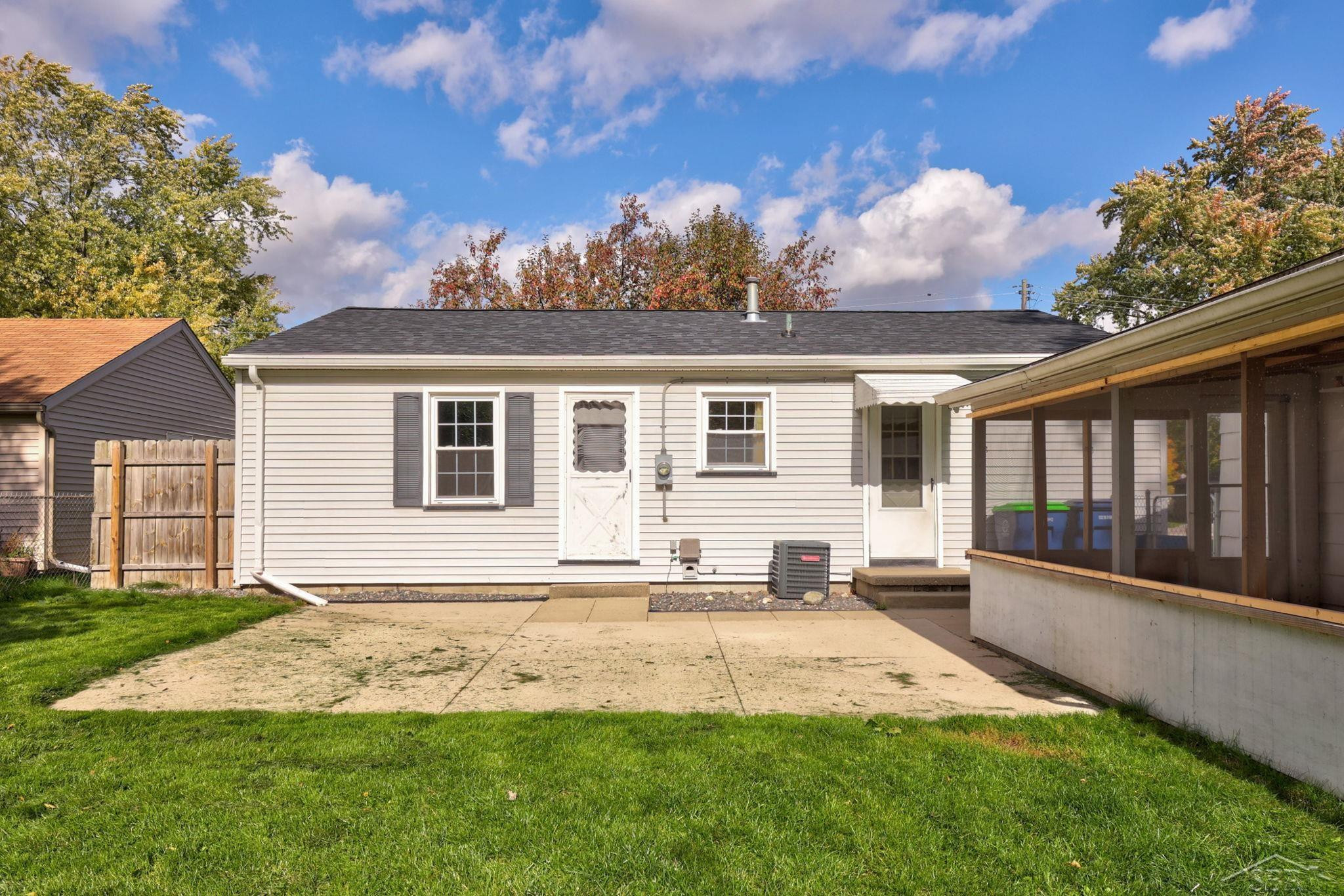 587 Meadowlawn Street, Saginaw, MI 48604 — Photo 28