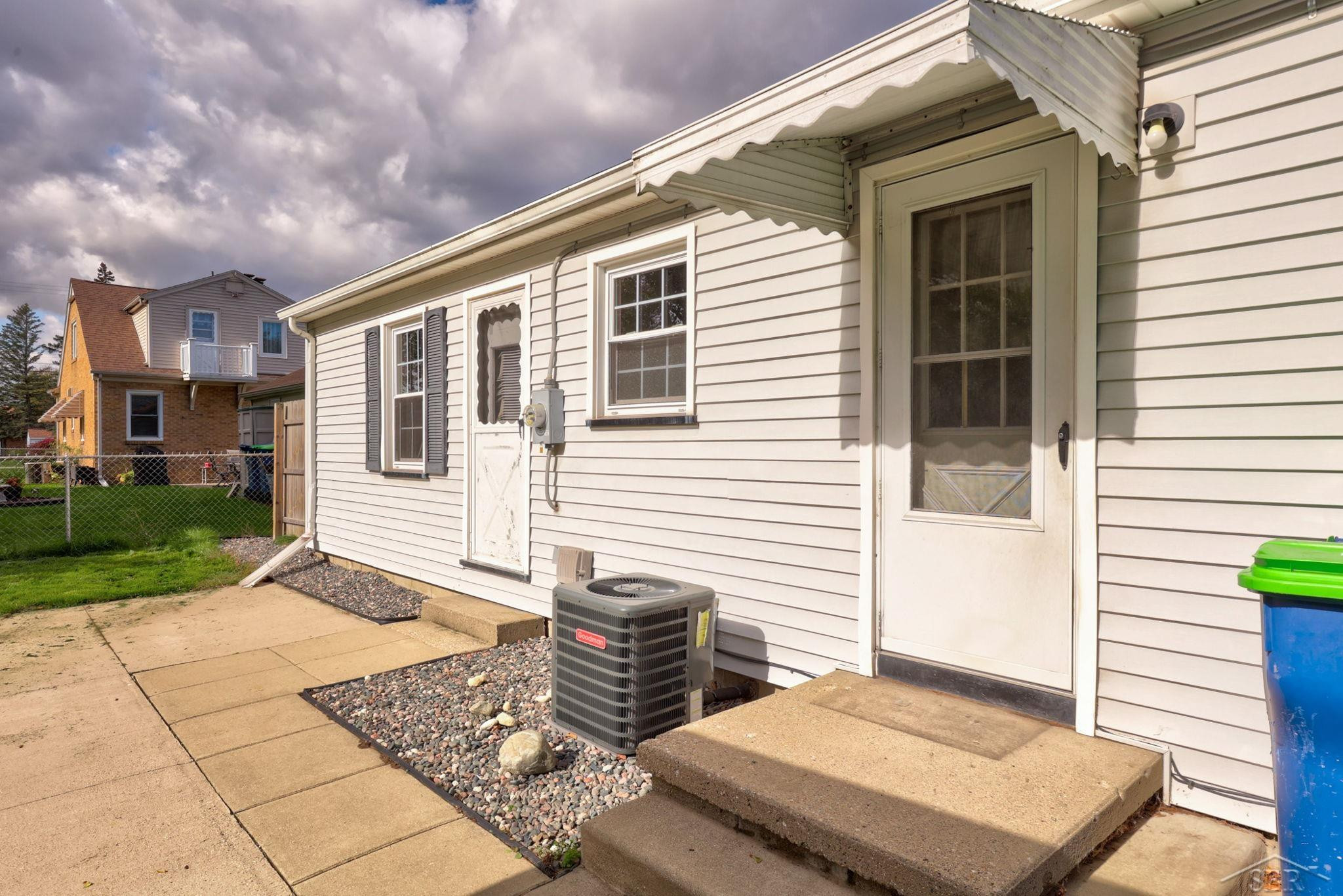 587 Meadowlawn Street, Saginaw, MI 48604 — Photo 29