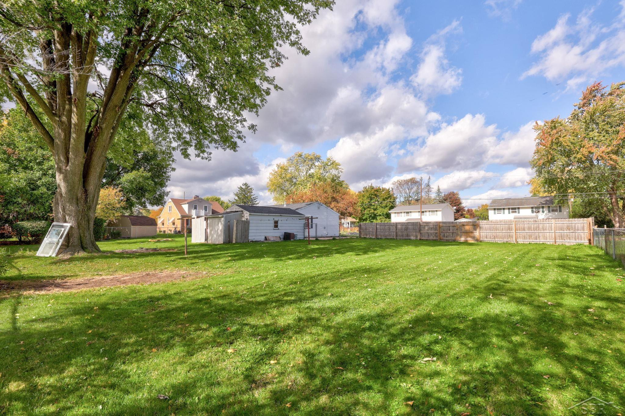 587 Meadowlawn Street, Saginaw, MI 48604 — Photo 32