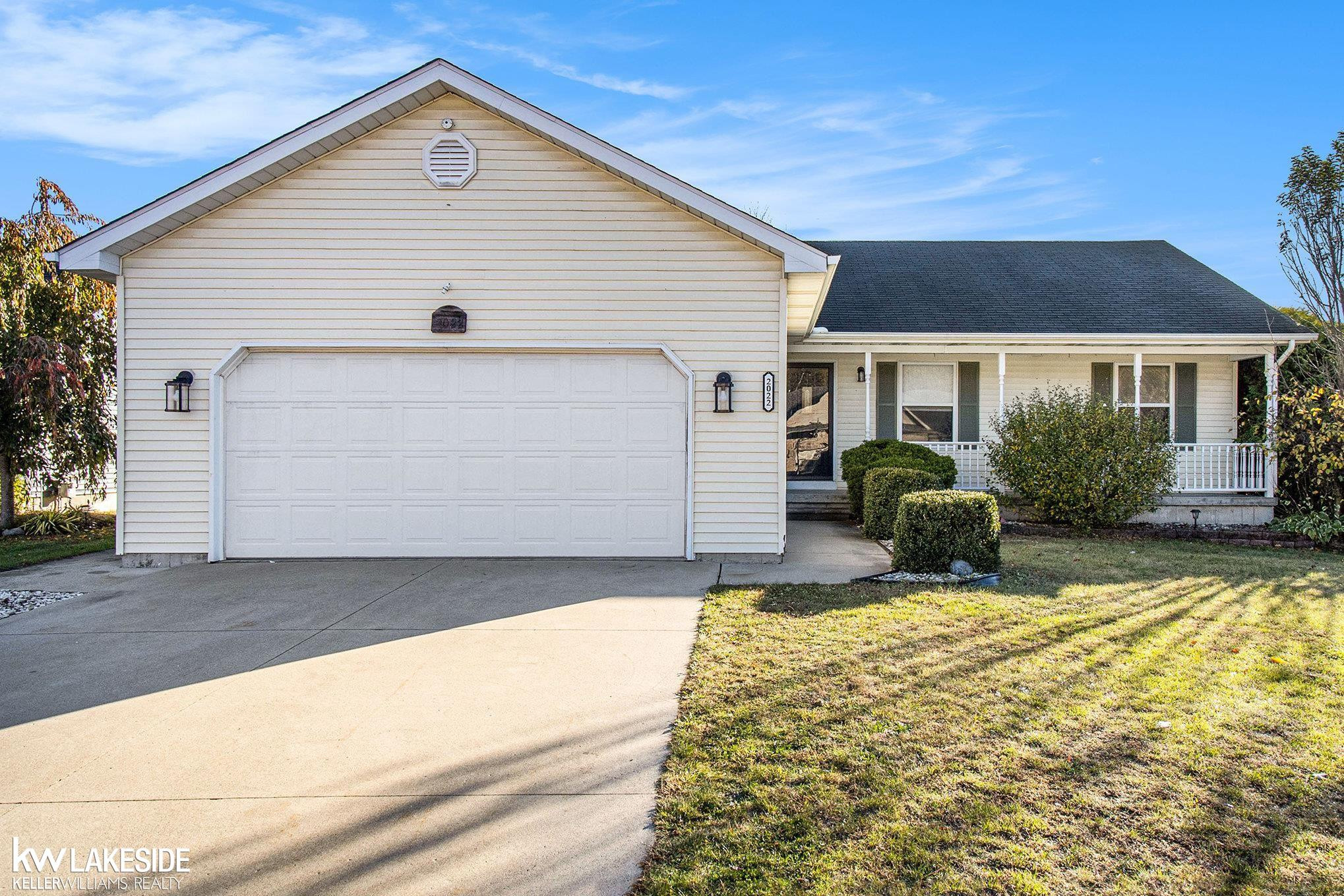 2022 Edward Lane, MI — front exterior