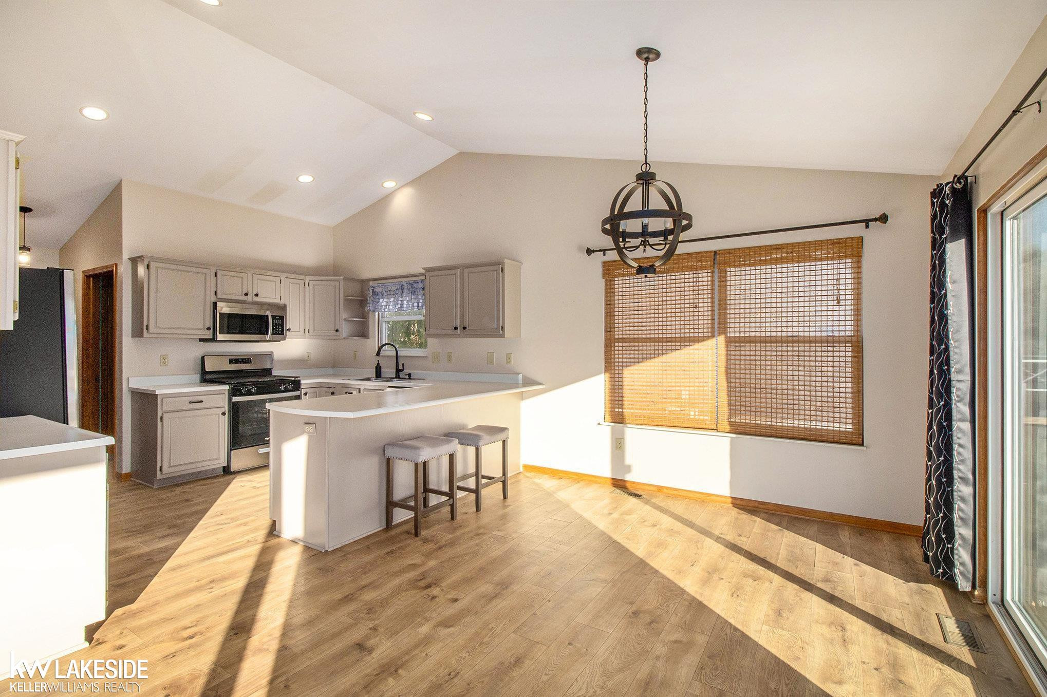 2022 Edward Lane, MI — Photo 8