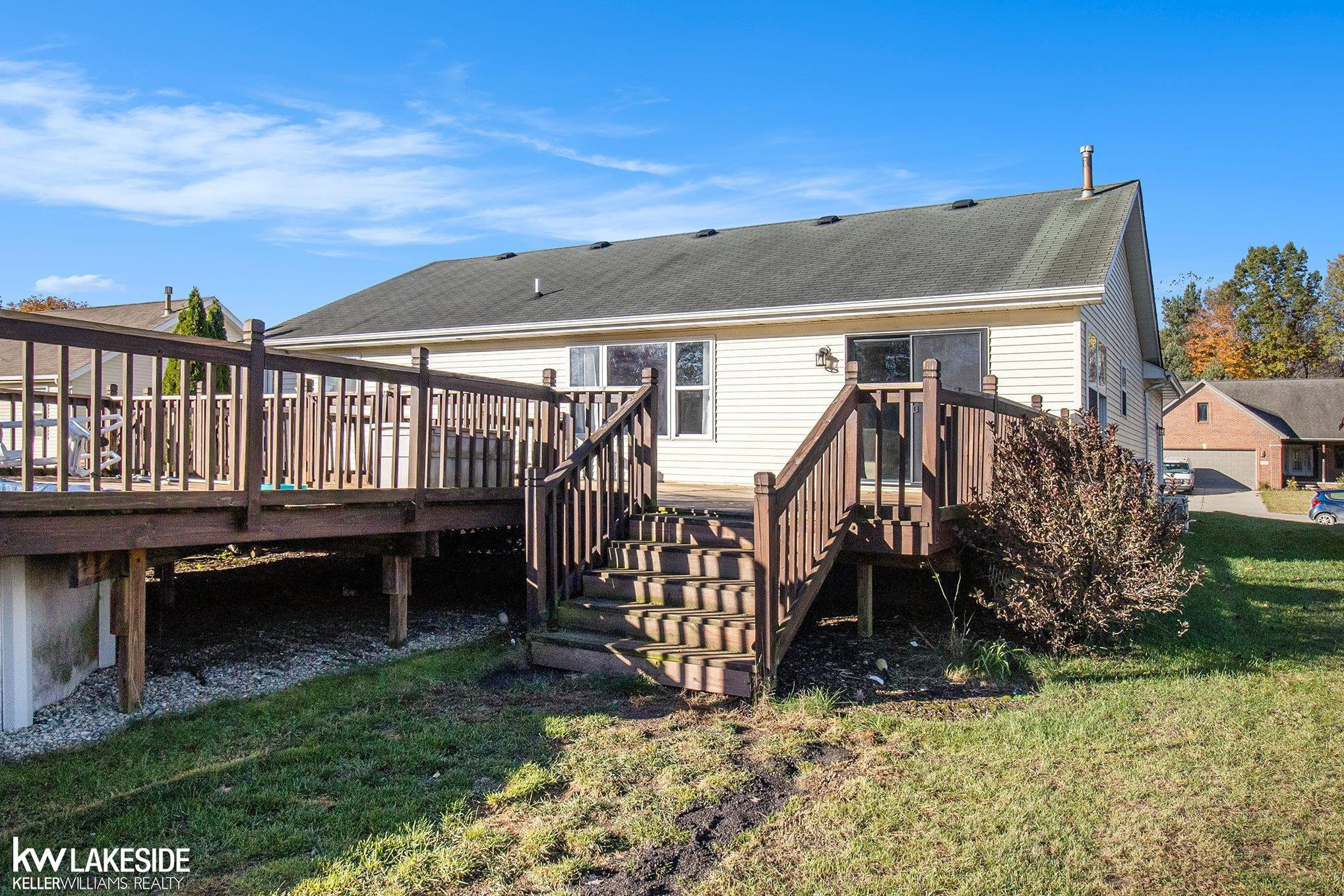 2022 Edward Lane, MI — Photo 25