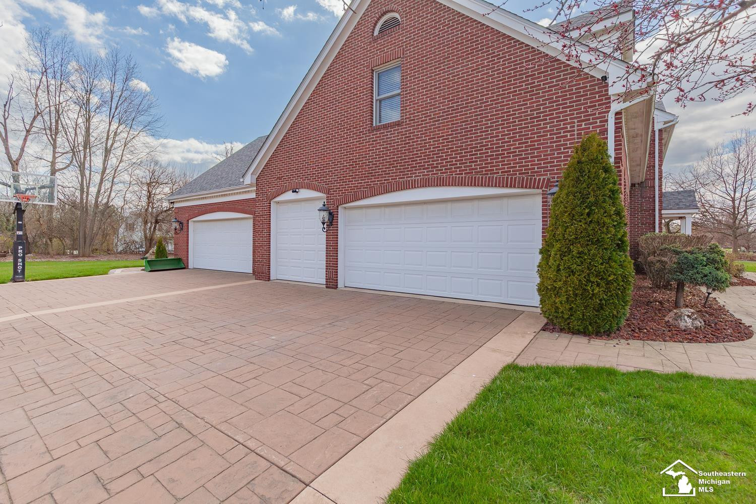 3185 Deer Creek Drive, Lambertville, MI 48144 — Photo 2