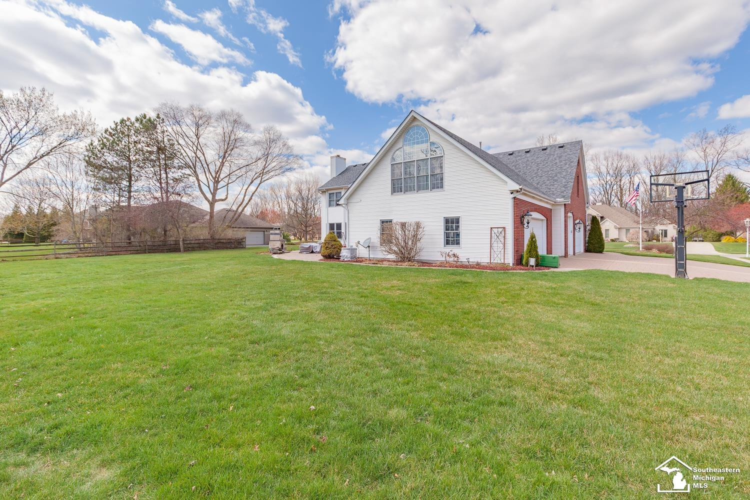 3185 Deer Creek Drive, Lambertville, MI 48144 — Photo 5