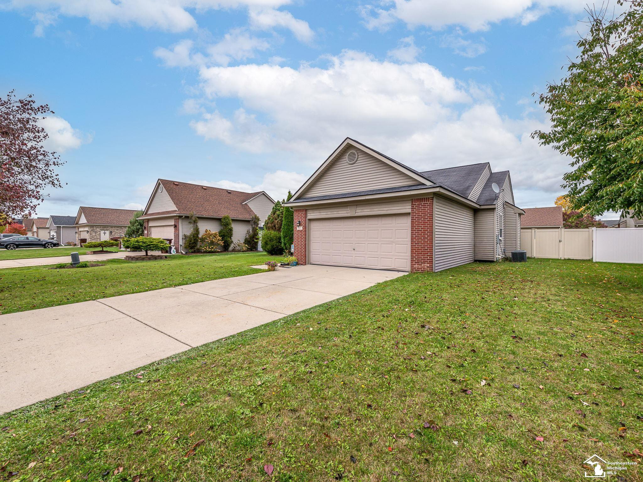 12240 Spencer Lane, Carleton, MI 48117 — Photo 24
