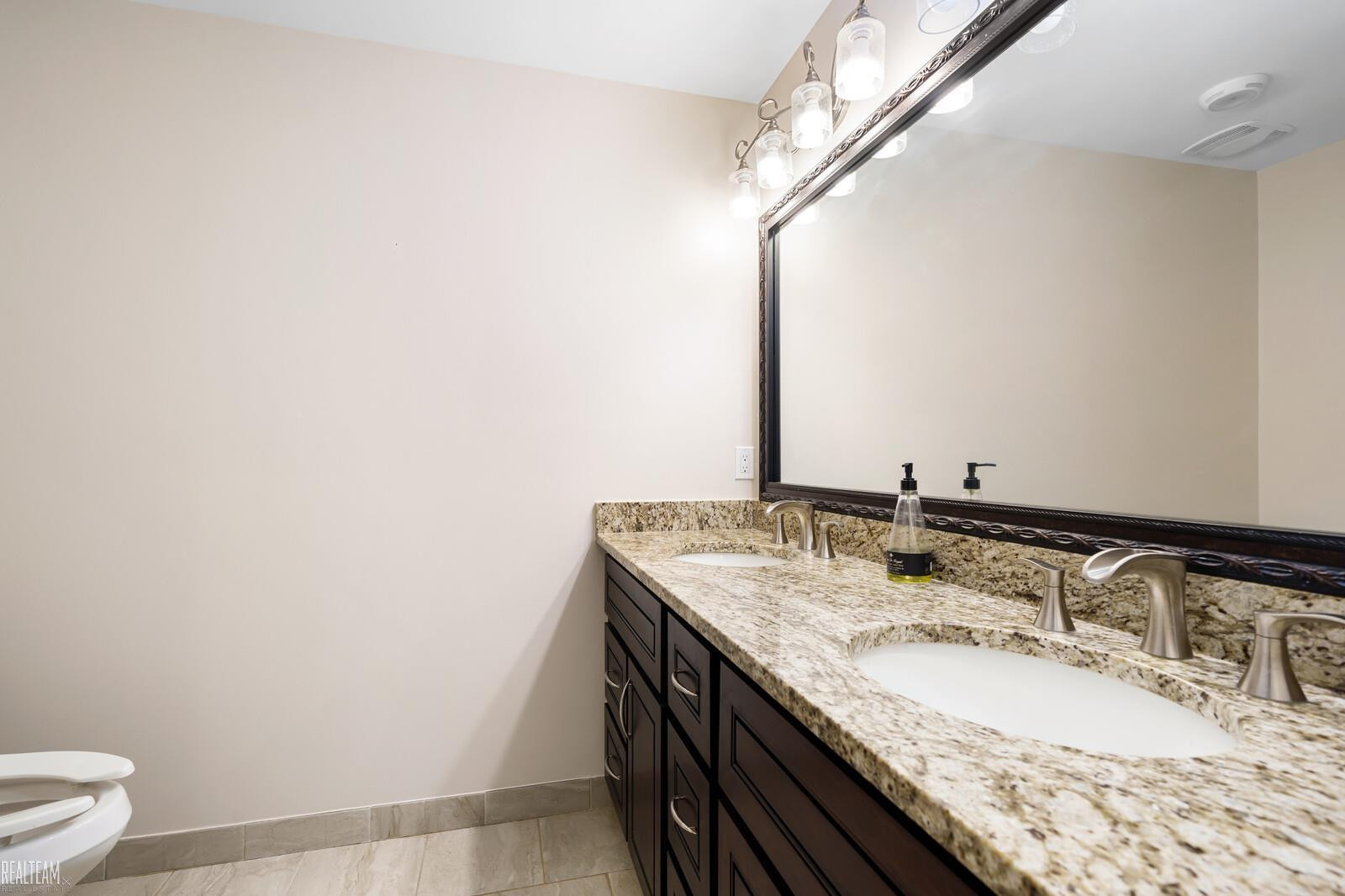 14961 W Stoney Brook Drive, Shelby Twp, MI 48315 — Photo 17