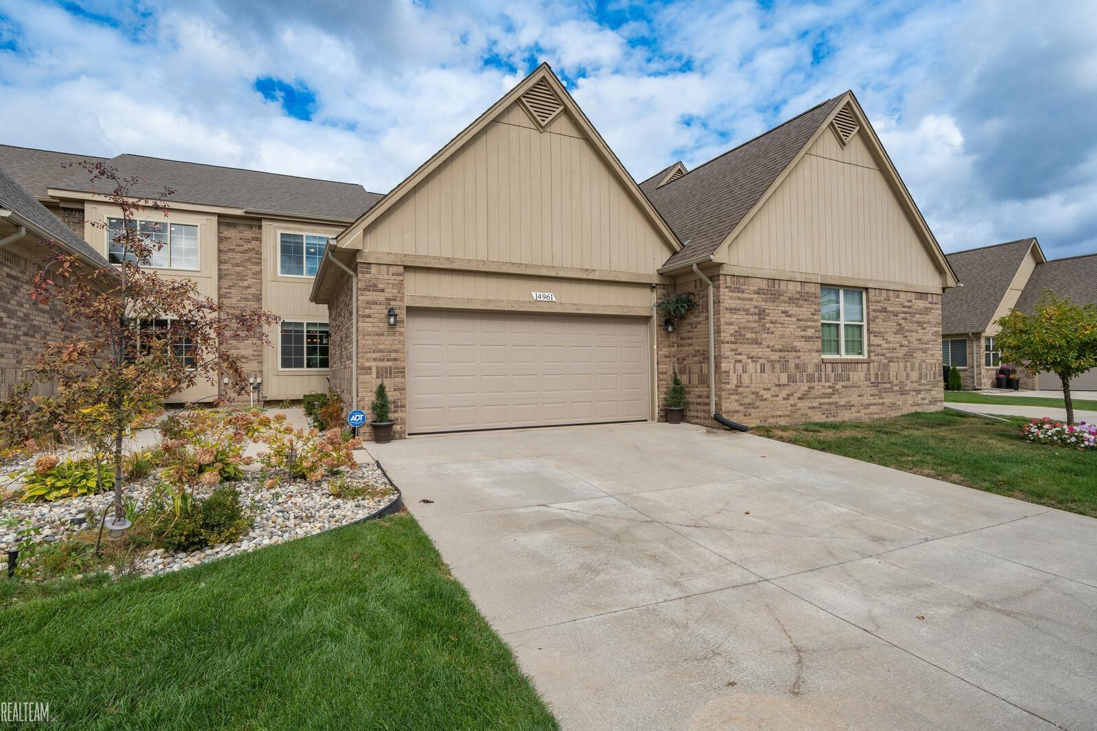 14961 W Stoney Brook Drive, Shelby Twp, MI 48315 — Photo 32