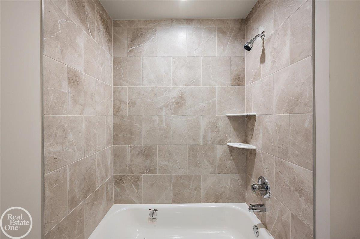 3095 Bridgewater Road, Unit #30, Auburn Hills, MI 48326 — Photo 42