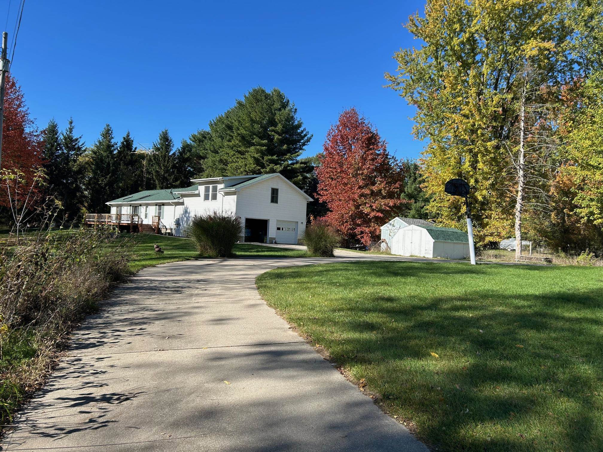 320 Williams Street, Perry, MI 48872 — front exterior