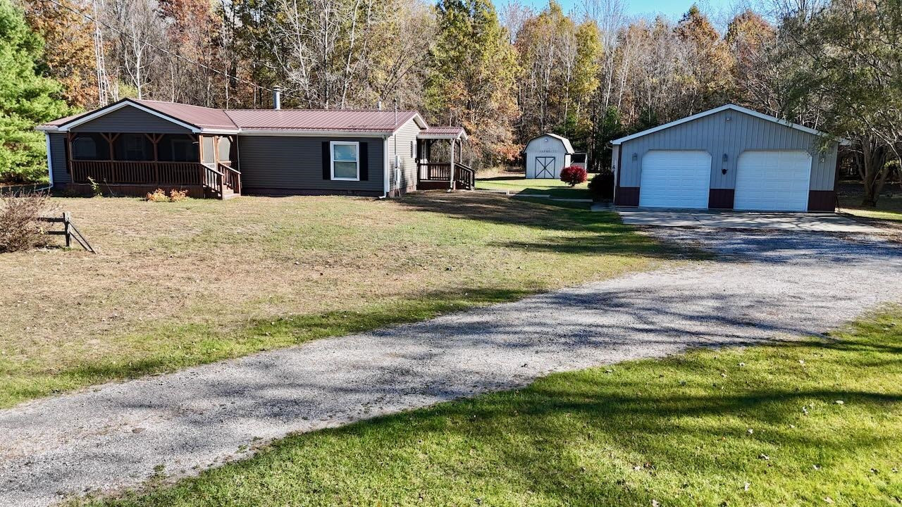 13271 S Hemlock Road, Chesaning, MI 48616 — Photo 2
