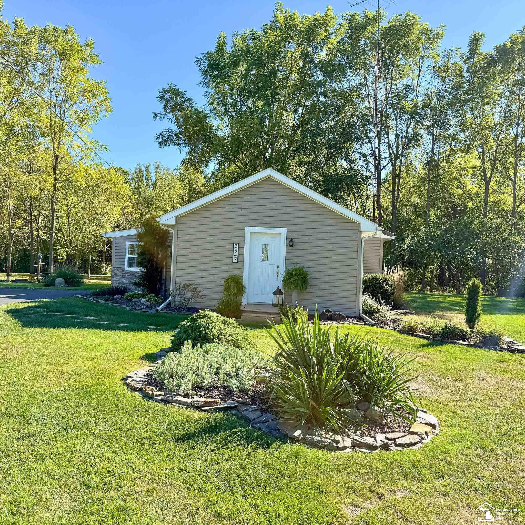 2547 Hasen Drive, Lambertville, MI 48144 — front exterior