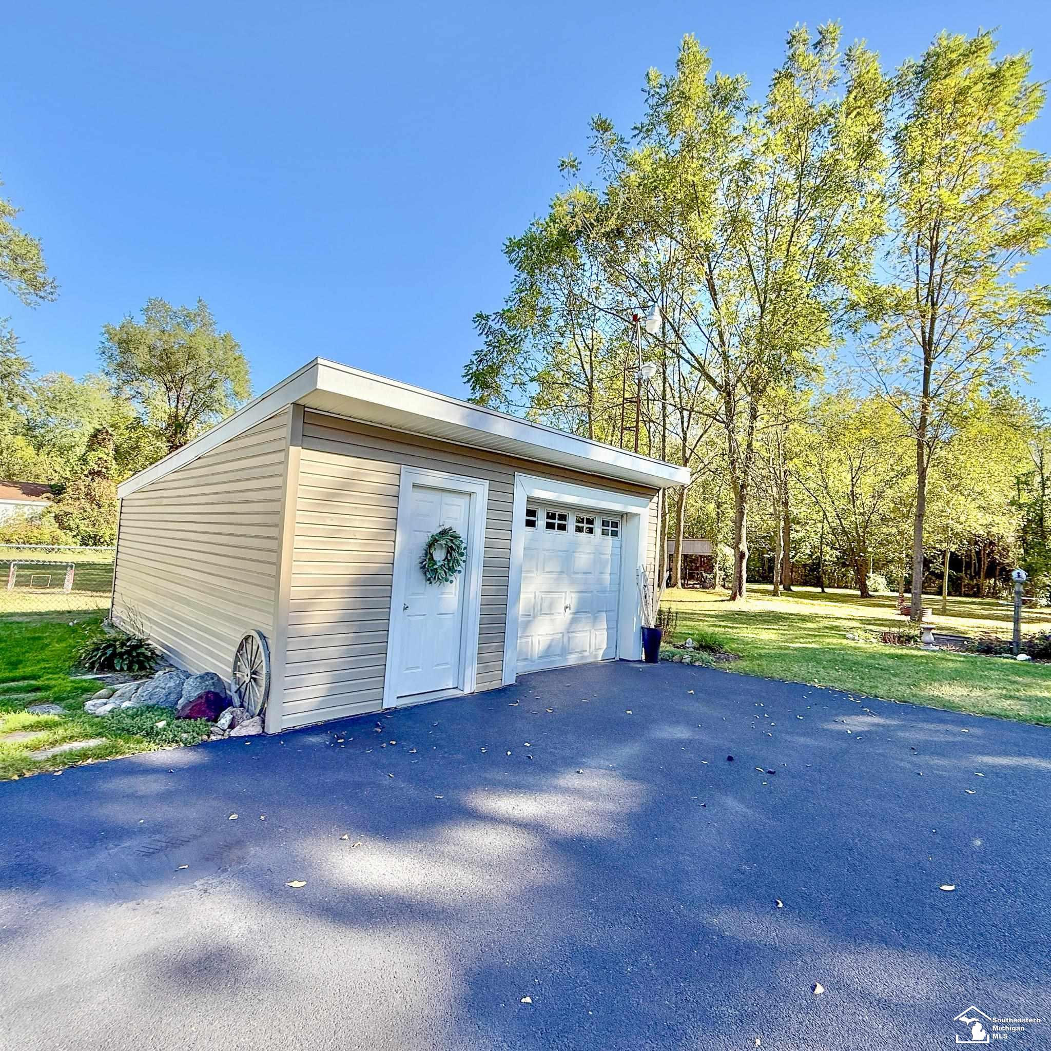 2547 Hasen Drive, Lambertville, MI 48144 — Photo 23