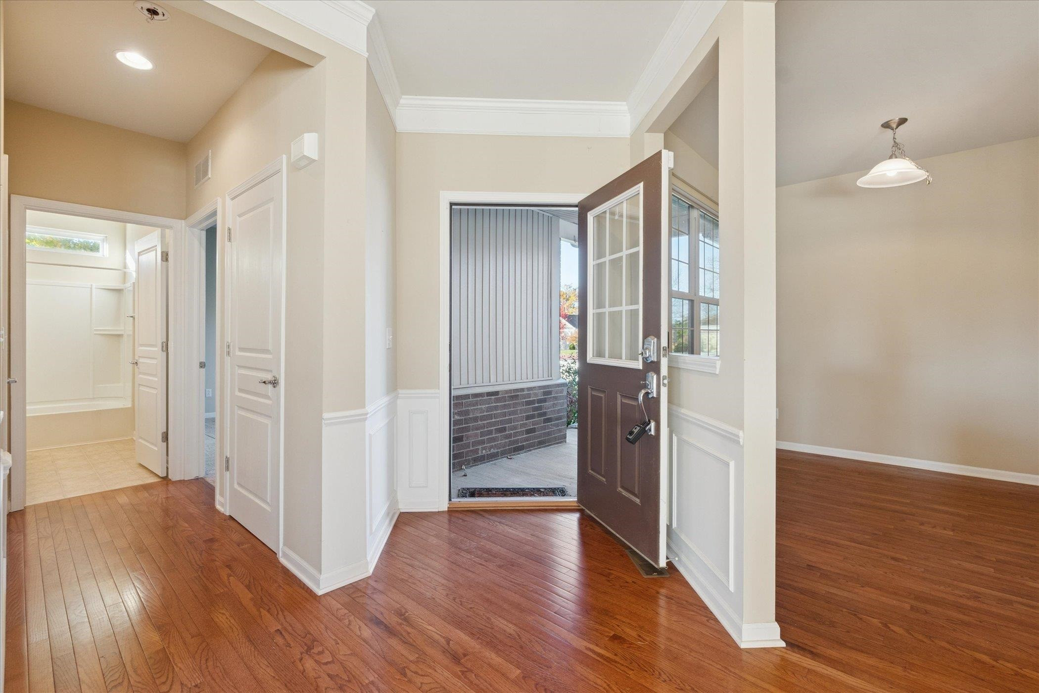 9525 Pine Valley Drive, Grand Blanc, MI 48439 — Photo 7