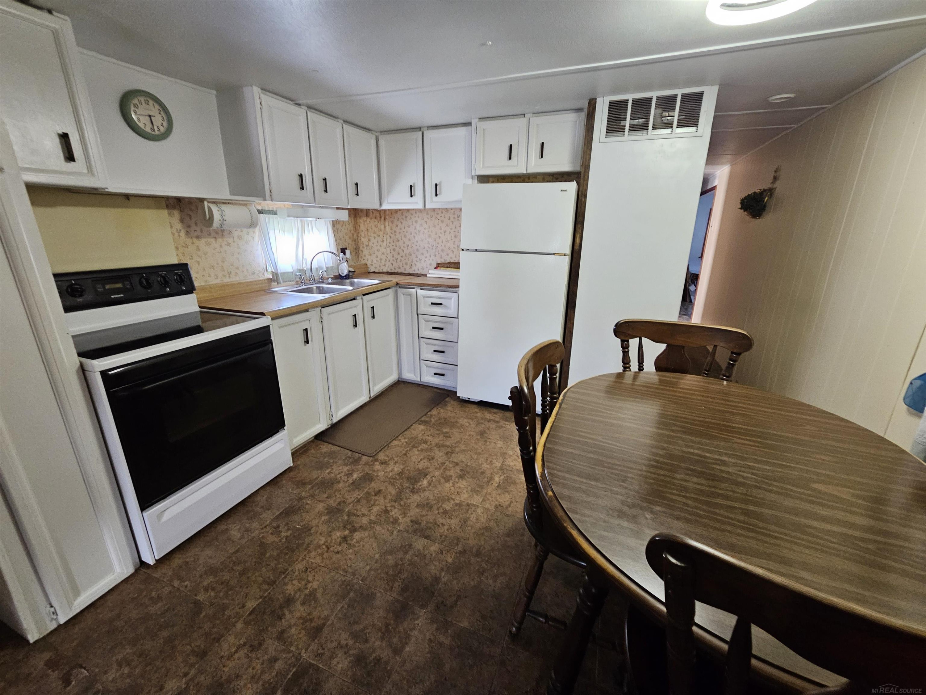 7347 Duquette Road, Melvin, MI 48454 — Photo 10