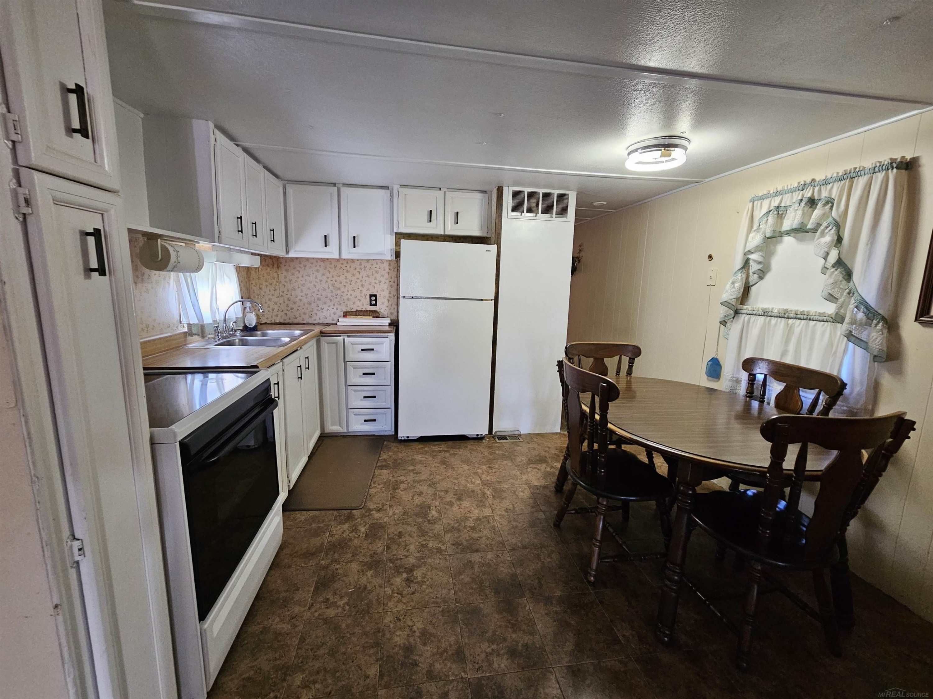 7347 Duquette Road, Melvin, MI 48454 — Photo 11