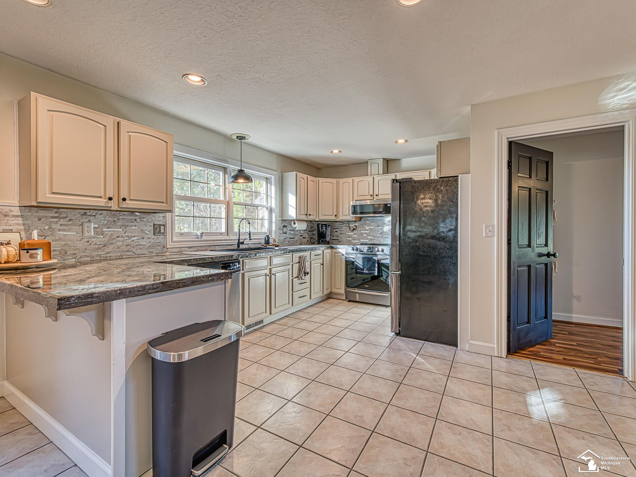 2869 3rd Street, La Salle, MI — Photo 11