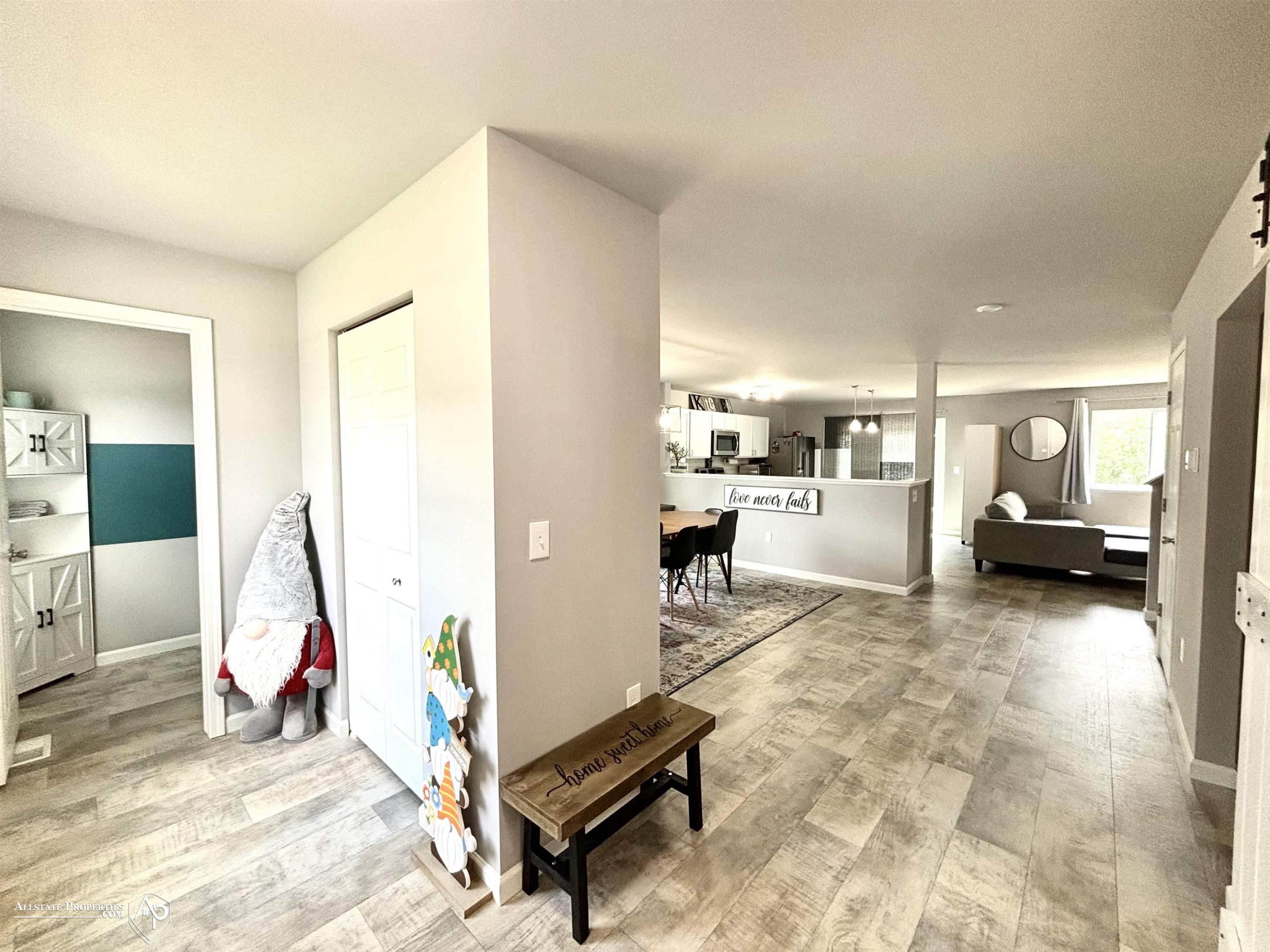 927 Village Drive, Davison, MI 48423 — Photo 2