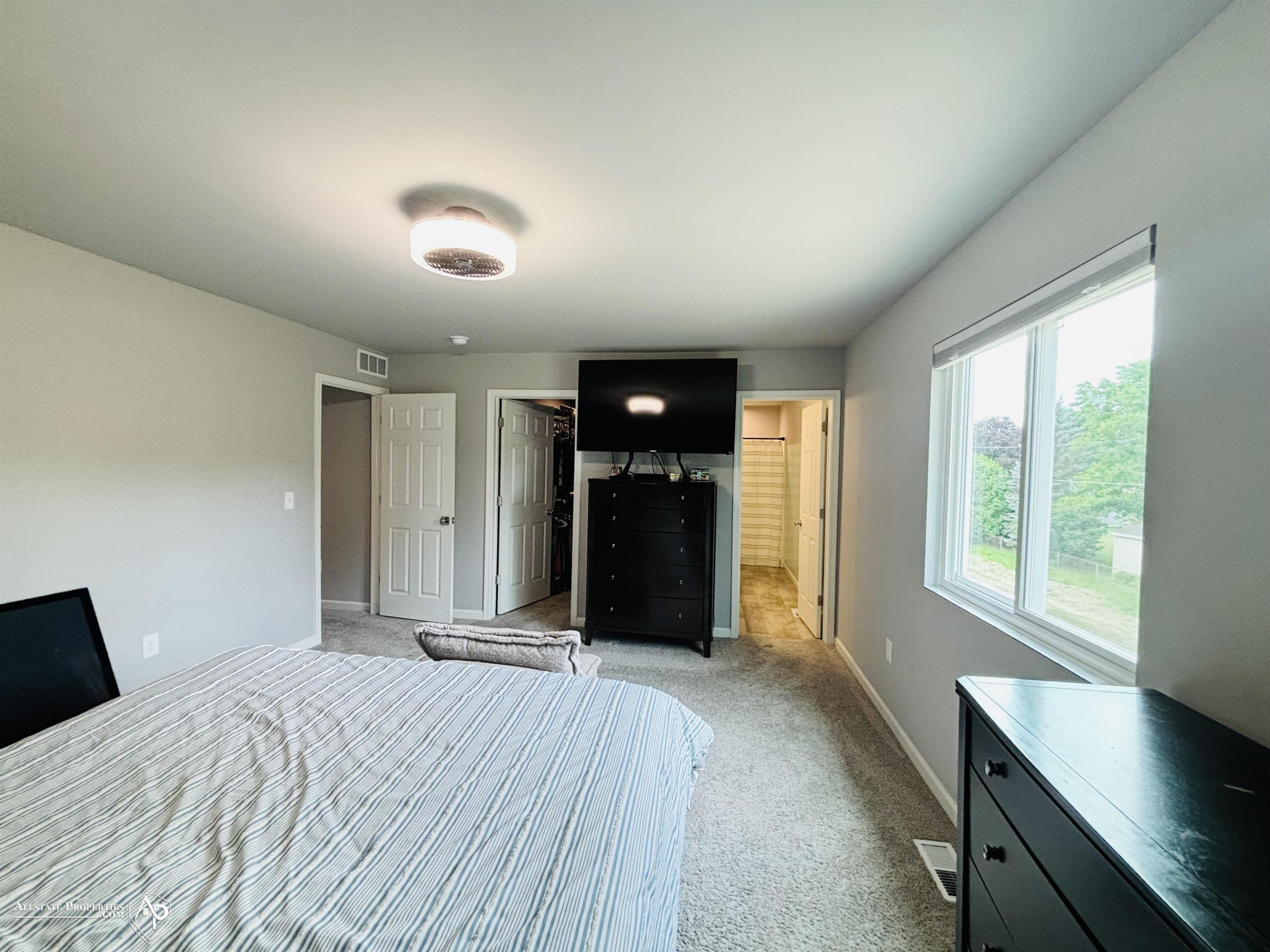 927 Village Drive, Davison, MI 48423 — Photo 12
