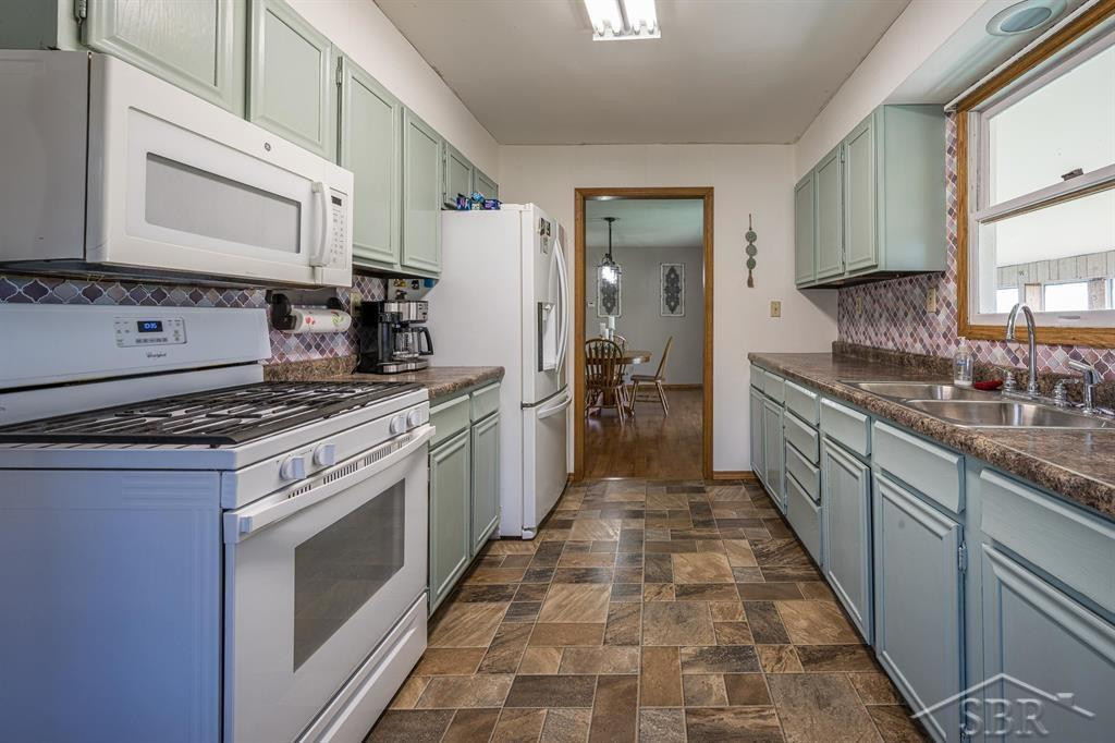 8100 E Grass Lake Road, Clare, MI 48617 — Photo 10